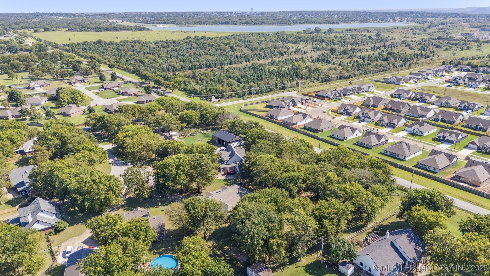 15818 E 77th Street N Property Photo 43