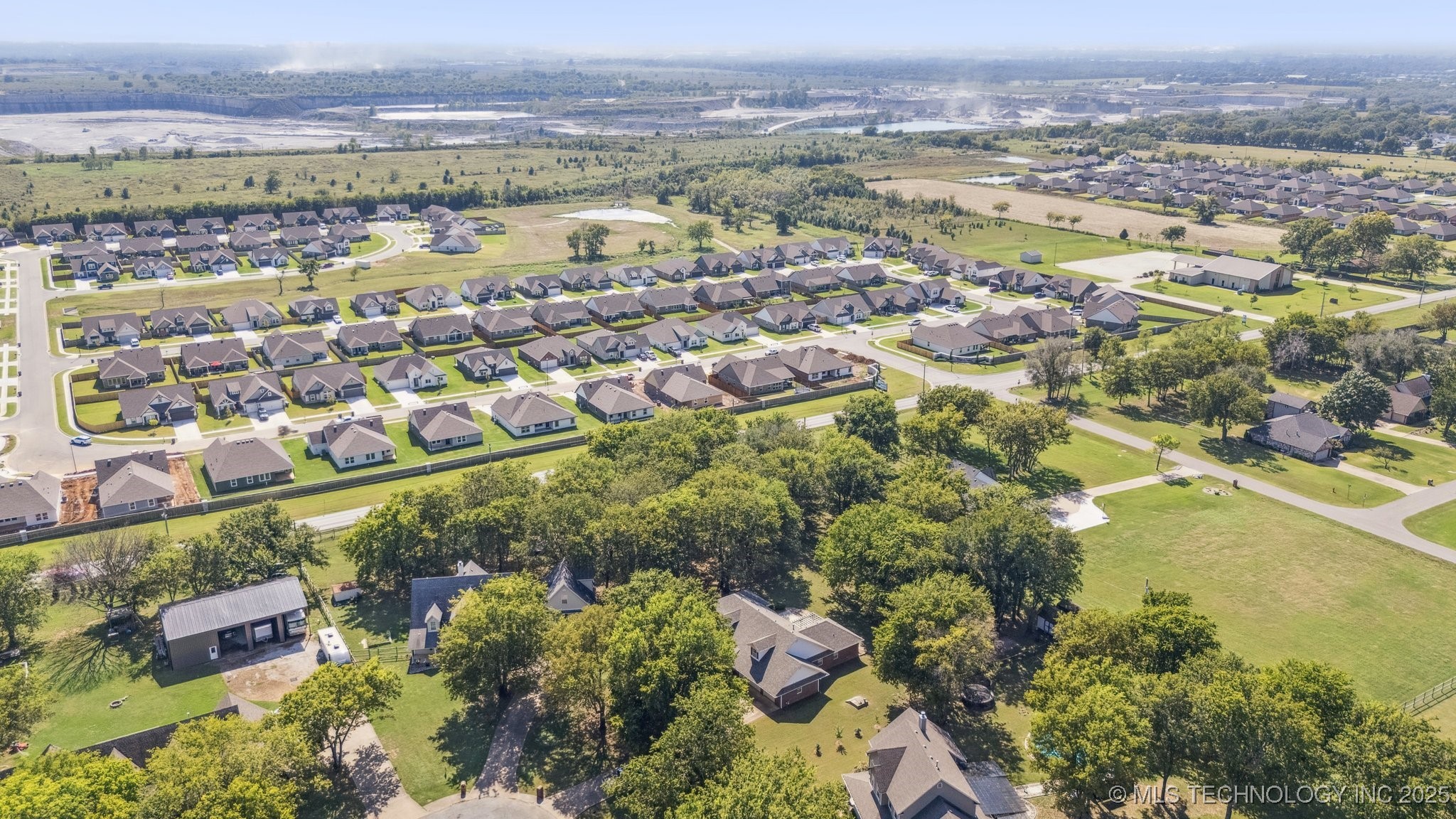 15818 E 77th Street N Property Photo 45