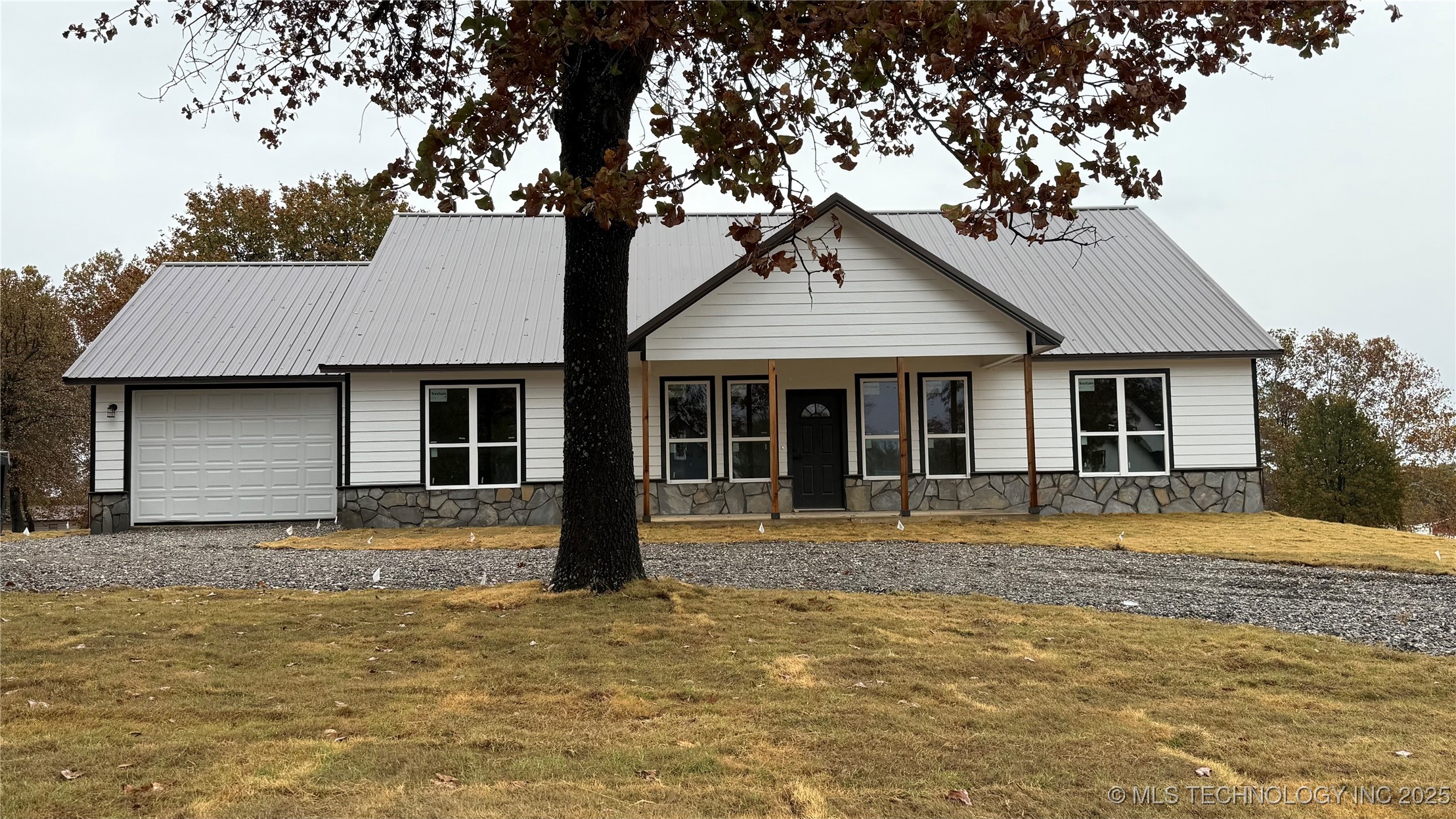 453 W 2nd Street Property Photo 1