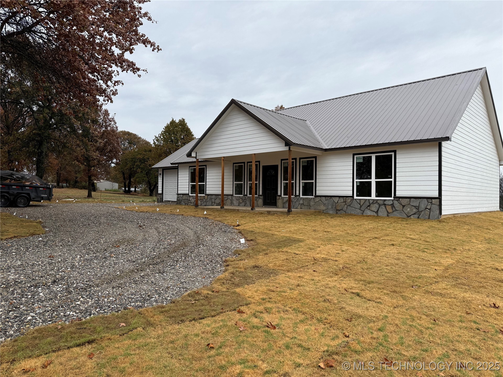 453 W 2nd Street Property Photo 2