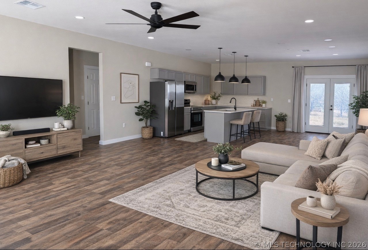 453 W 2nd Street Property Photo 5