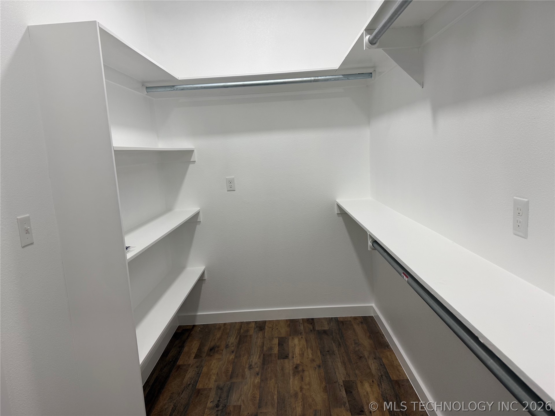 453 W 2nd Street Property Photo 16