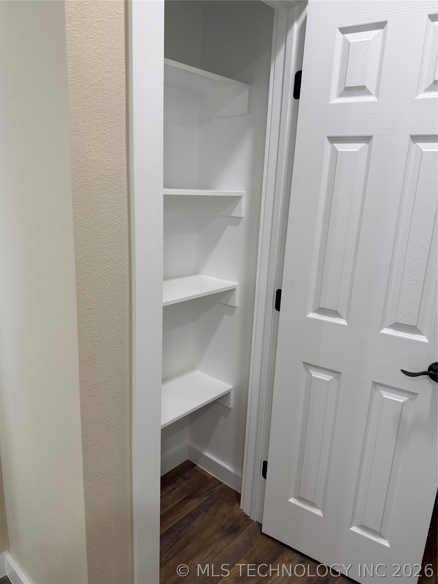 453 W 2nd Street Property Photo 17