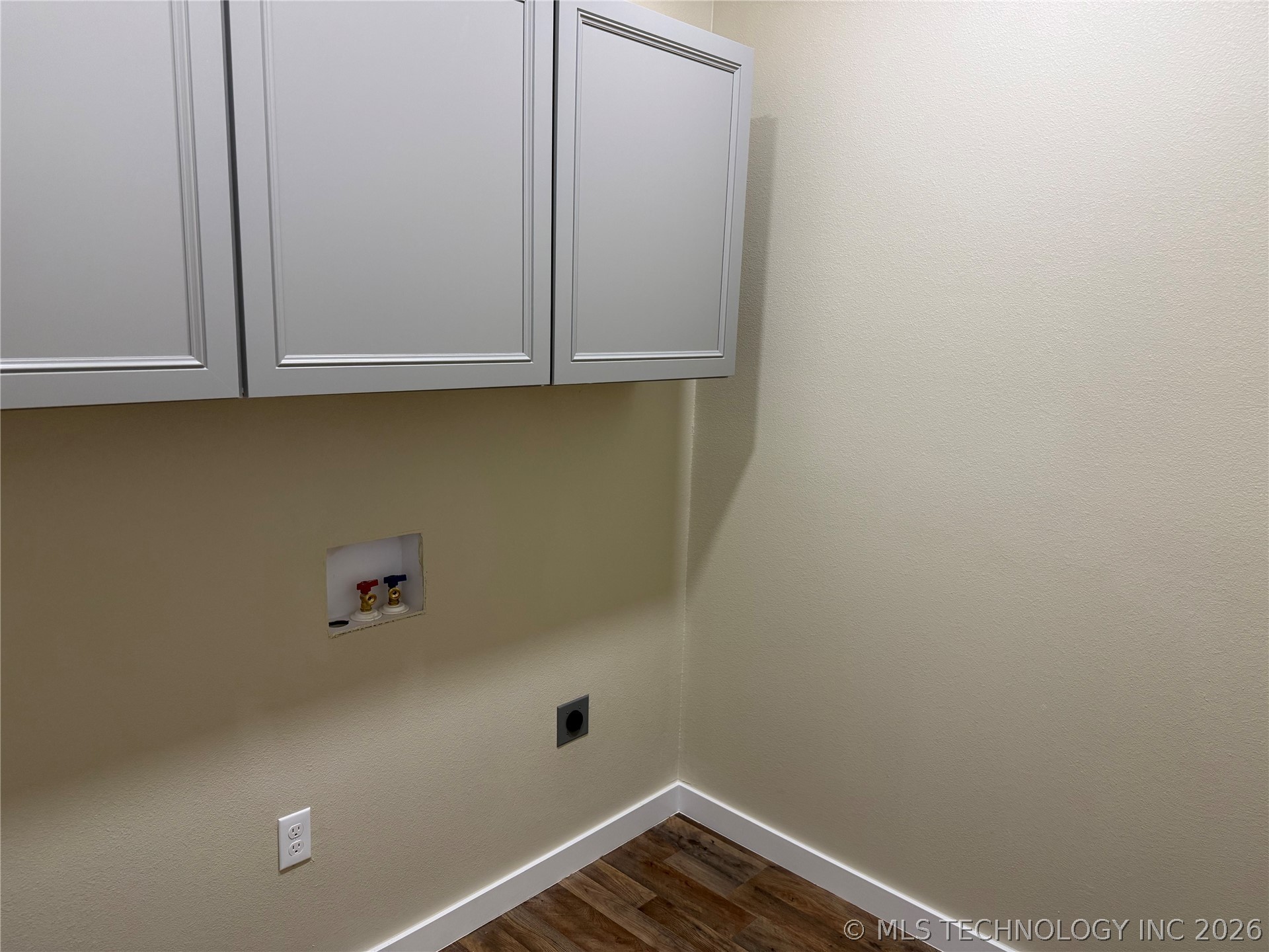 453 W 2nd Street Property Photo 18