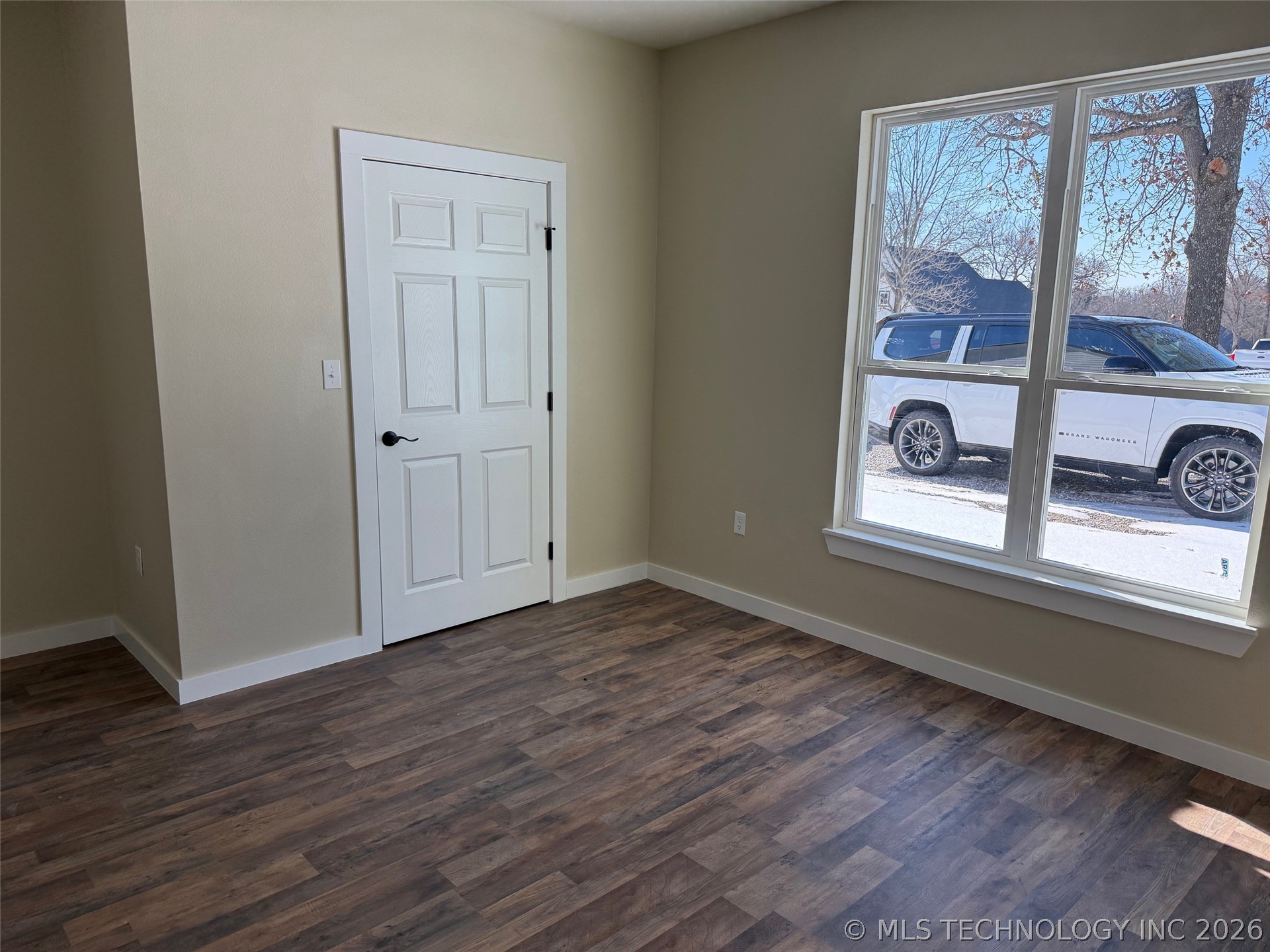 453 W 2nd Street Property Photo 20