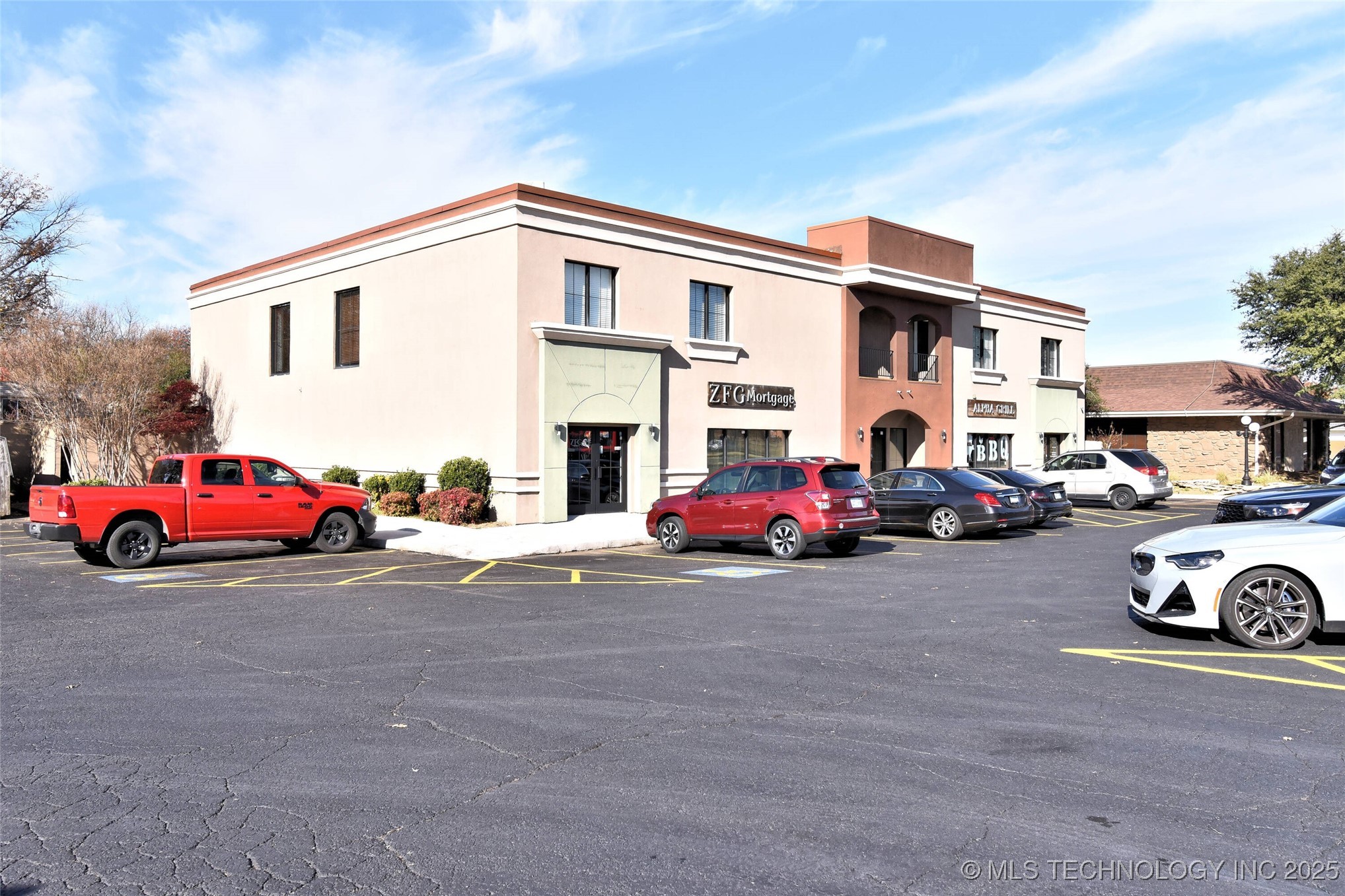 6670 S Lewis Avenue Property Photo 2