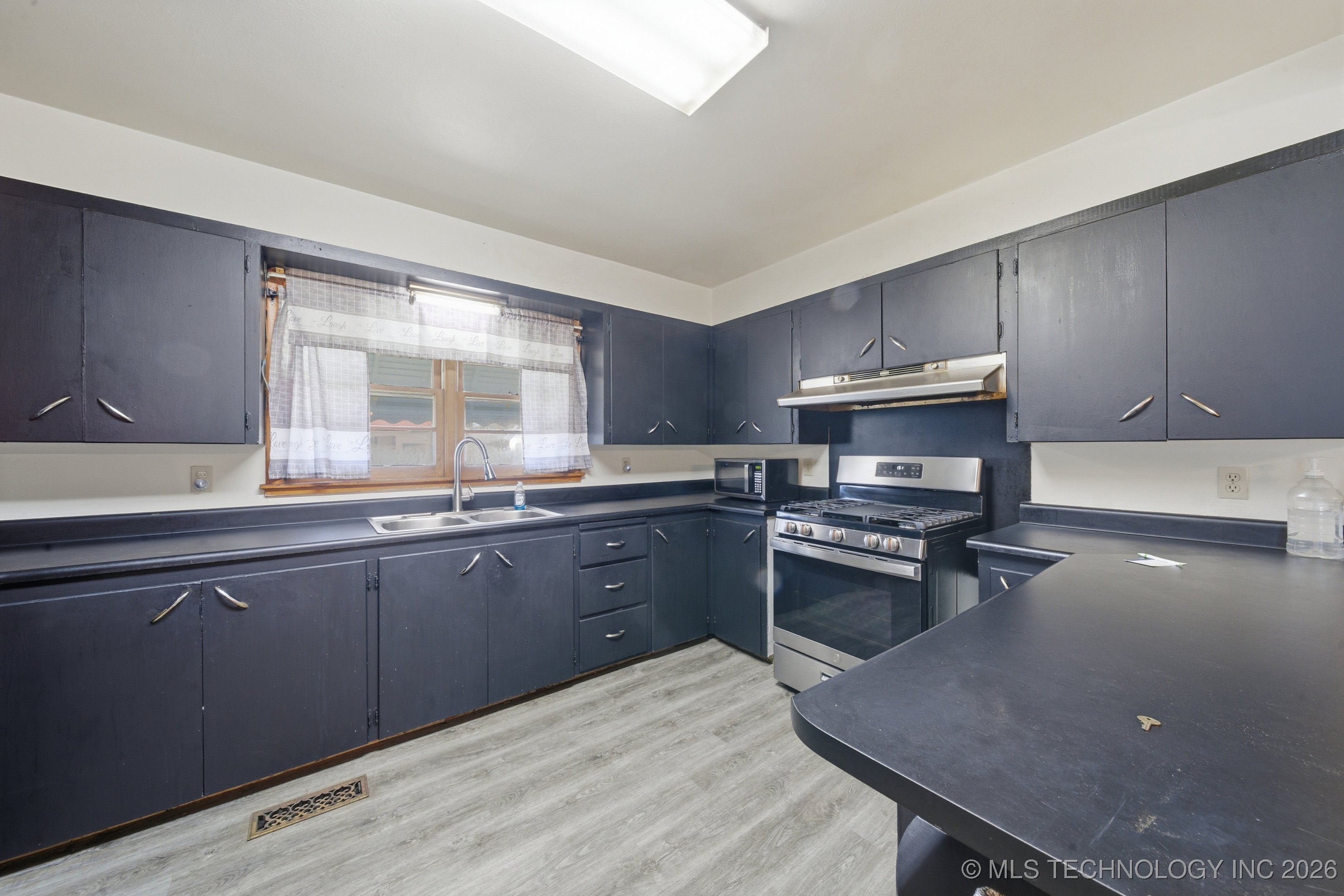 1607 A And M Drive Property Photo 8