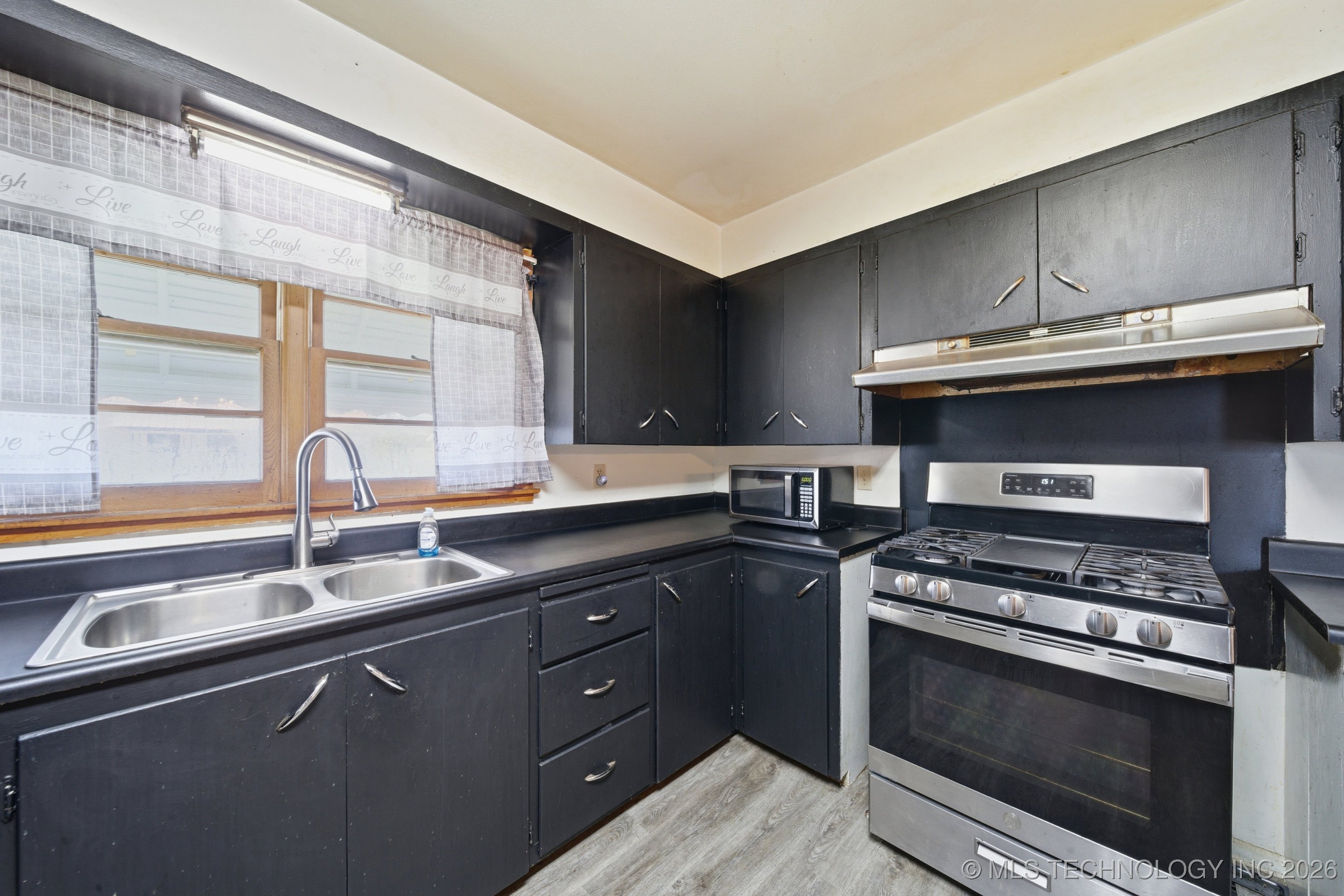 1607 A And M Drive Property Photo 9