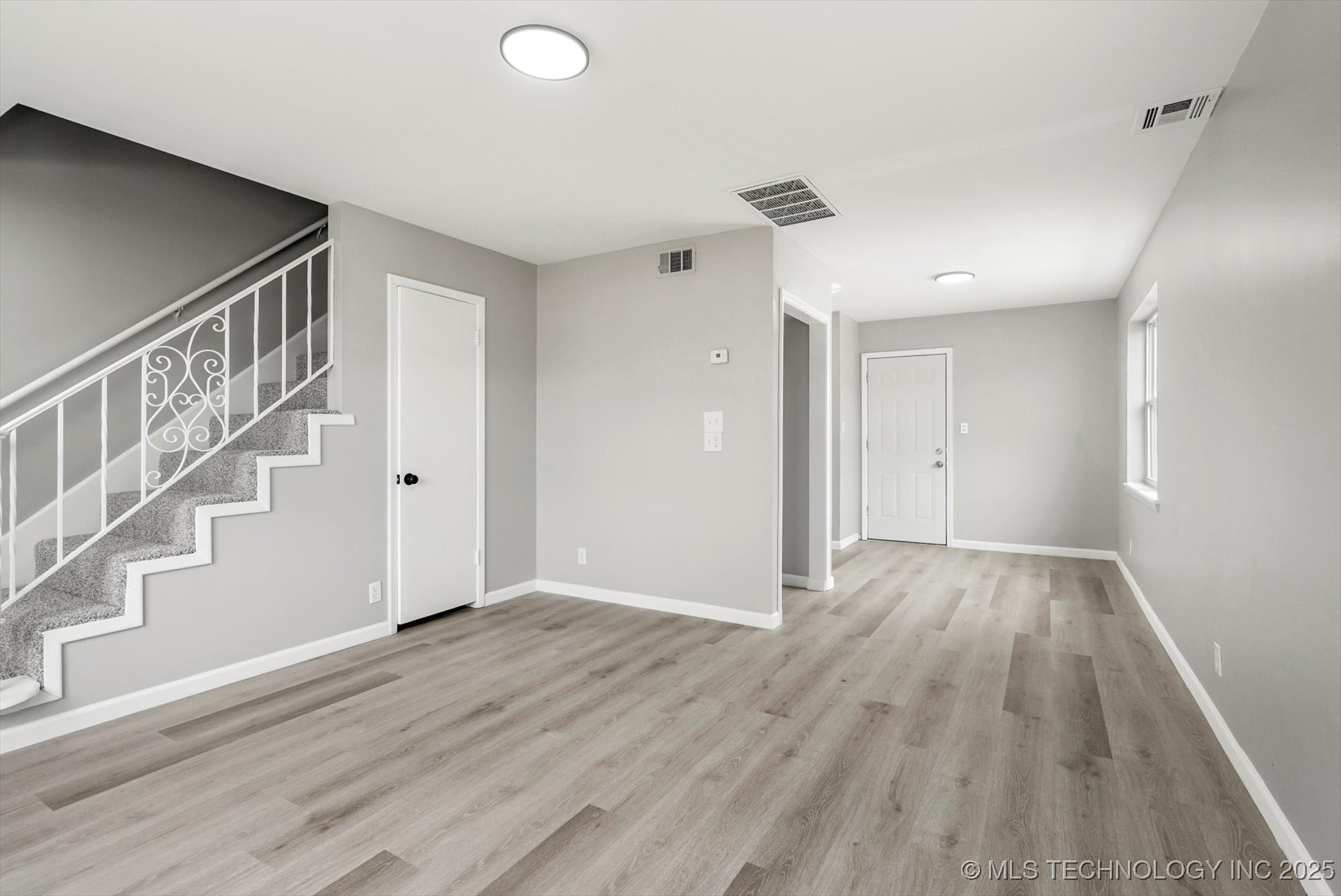 6160 S Madison Place 6160-d Property Photo 5