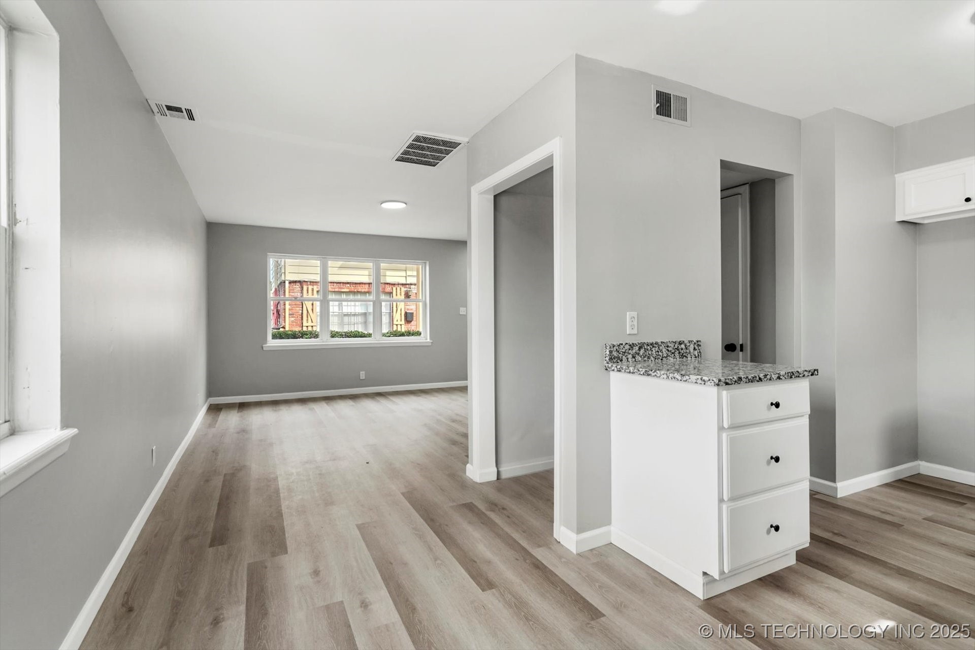 6160 S Madison Place 6160-d Property Photo 9