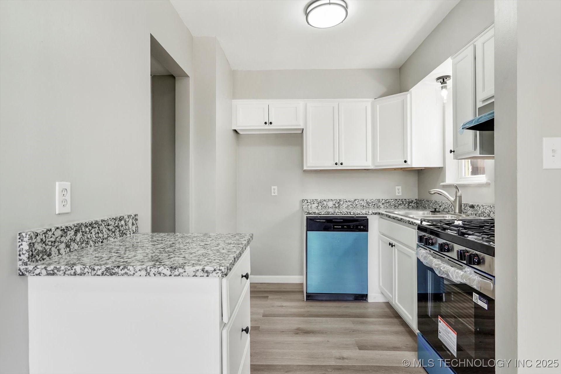 6160 S Madison Place 6160-d Property Photo 10