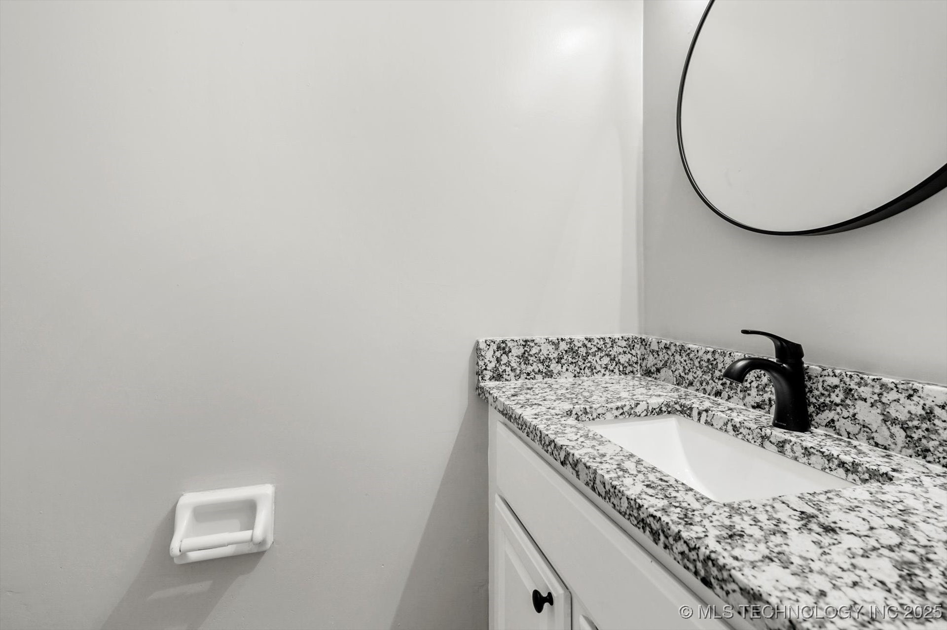 6160 S Madison Place 6160-d Property Photo 12