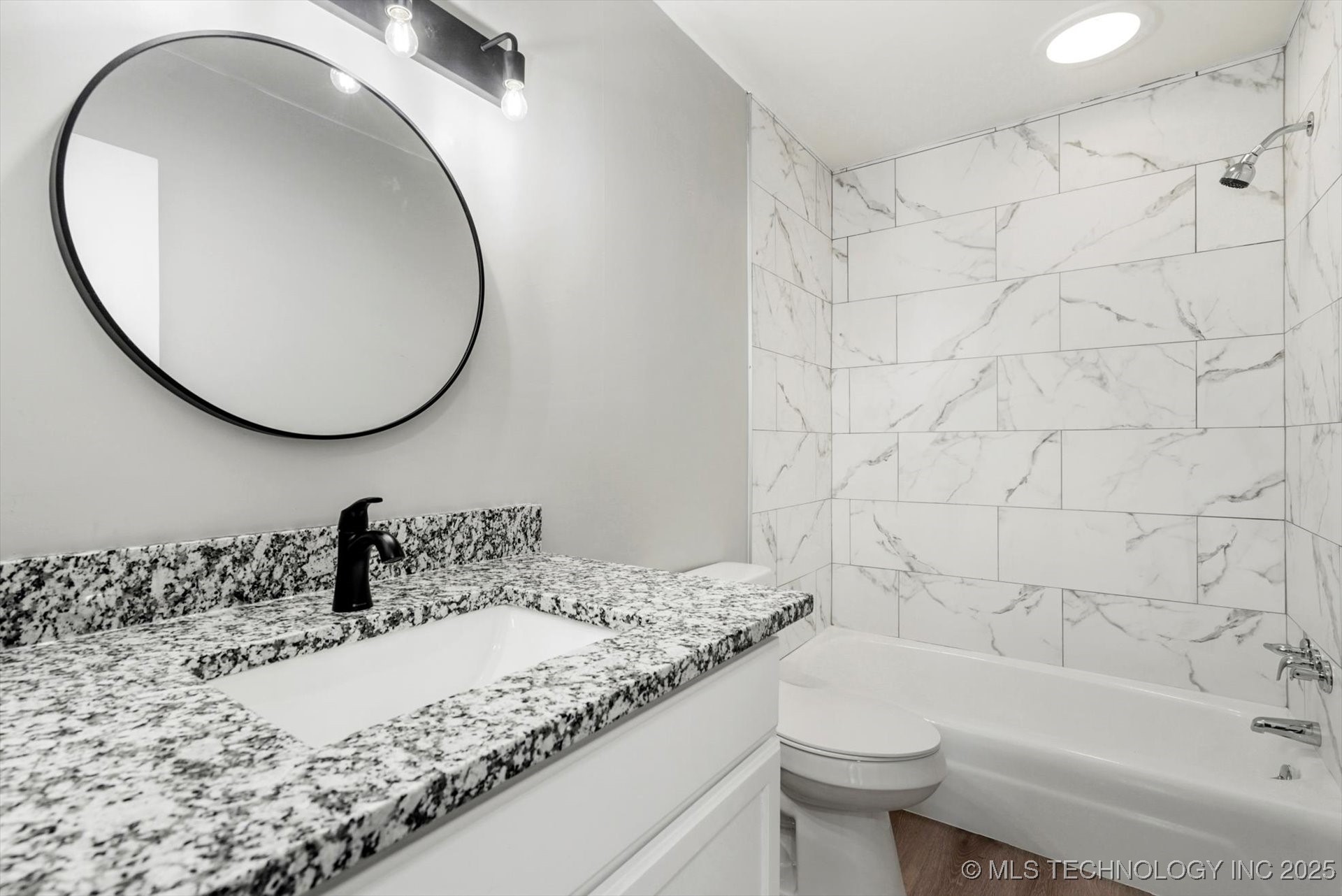 6160 S Madison Place 6160-d Property Photo 15