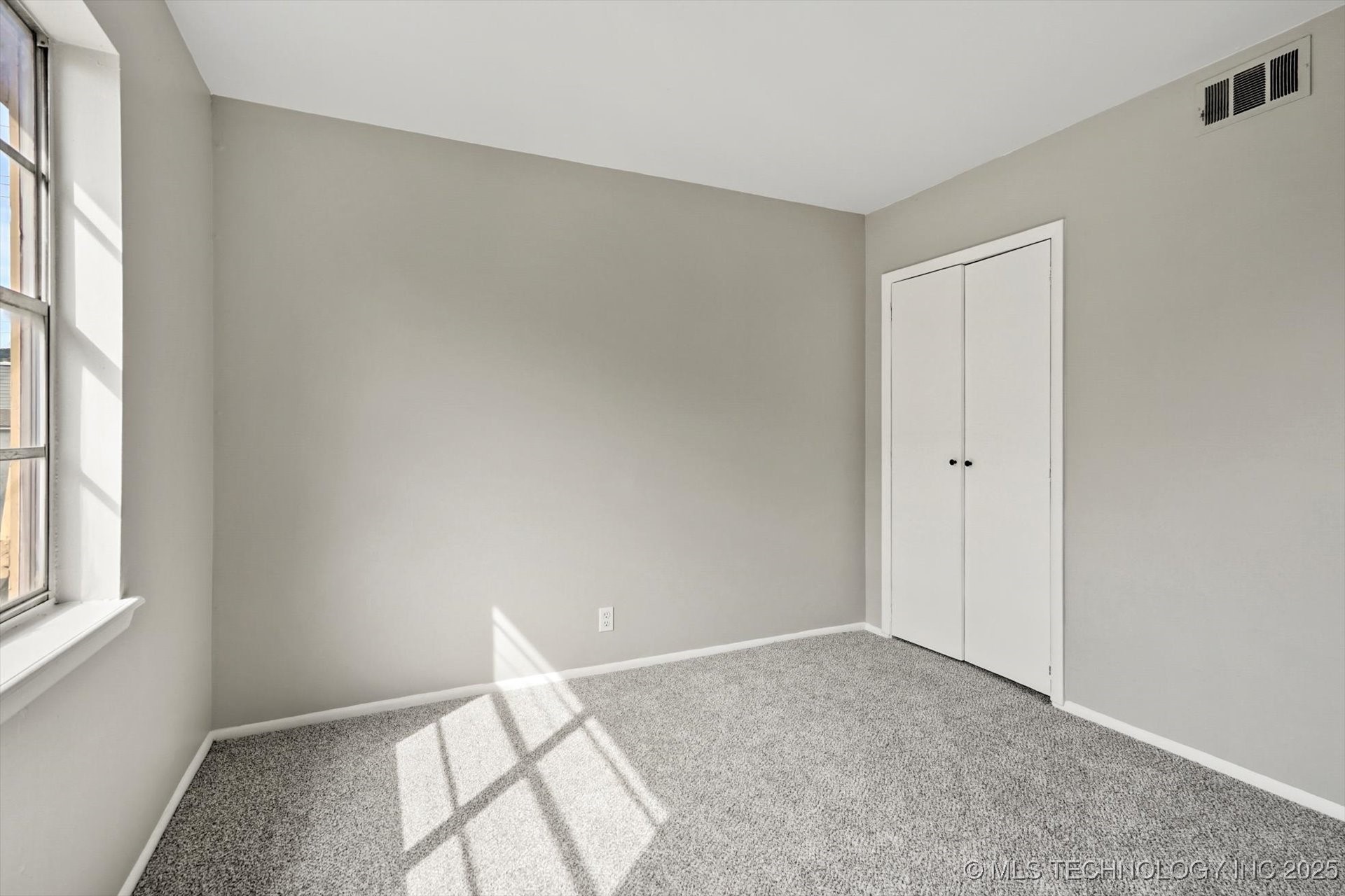 6160 S Madison Place 6160-d Property Photo 17