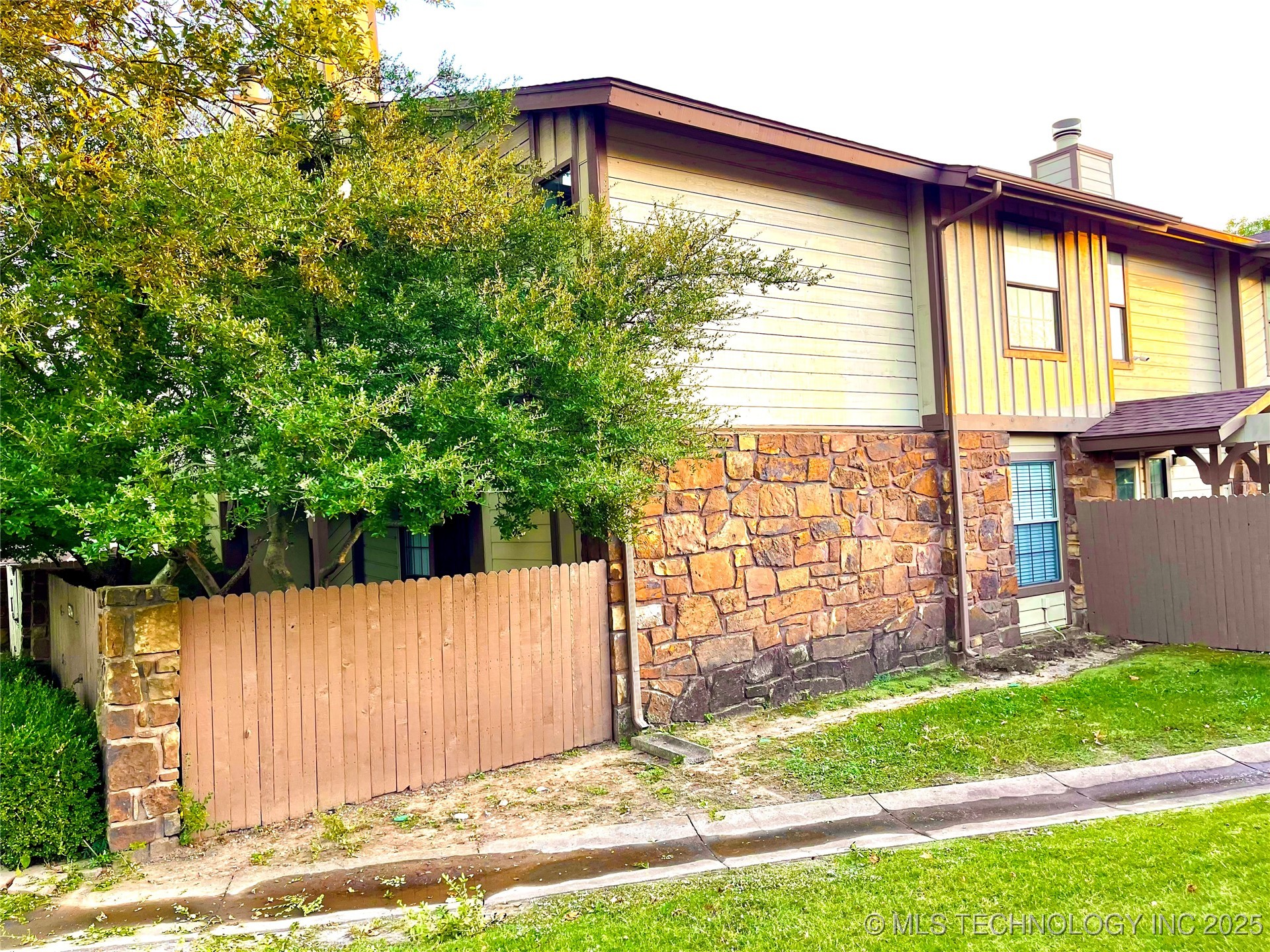 6371 S 80th Avenue E 6a Property Photo 2