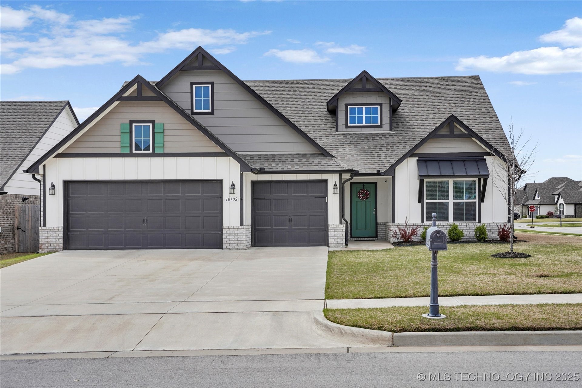 10102 S 232nd East Avenue Property Photo 1