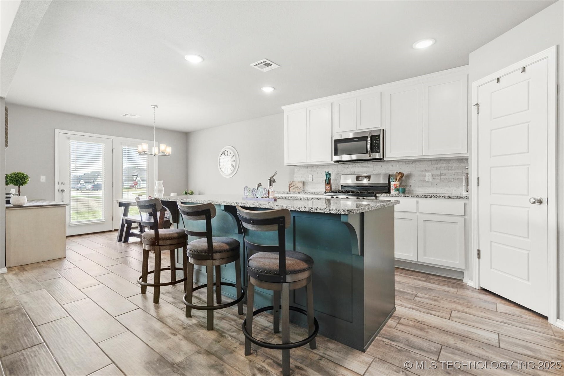 10102 S 232nd East Avenue Property Photo 8