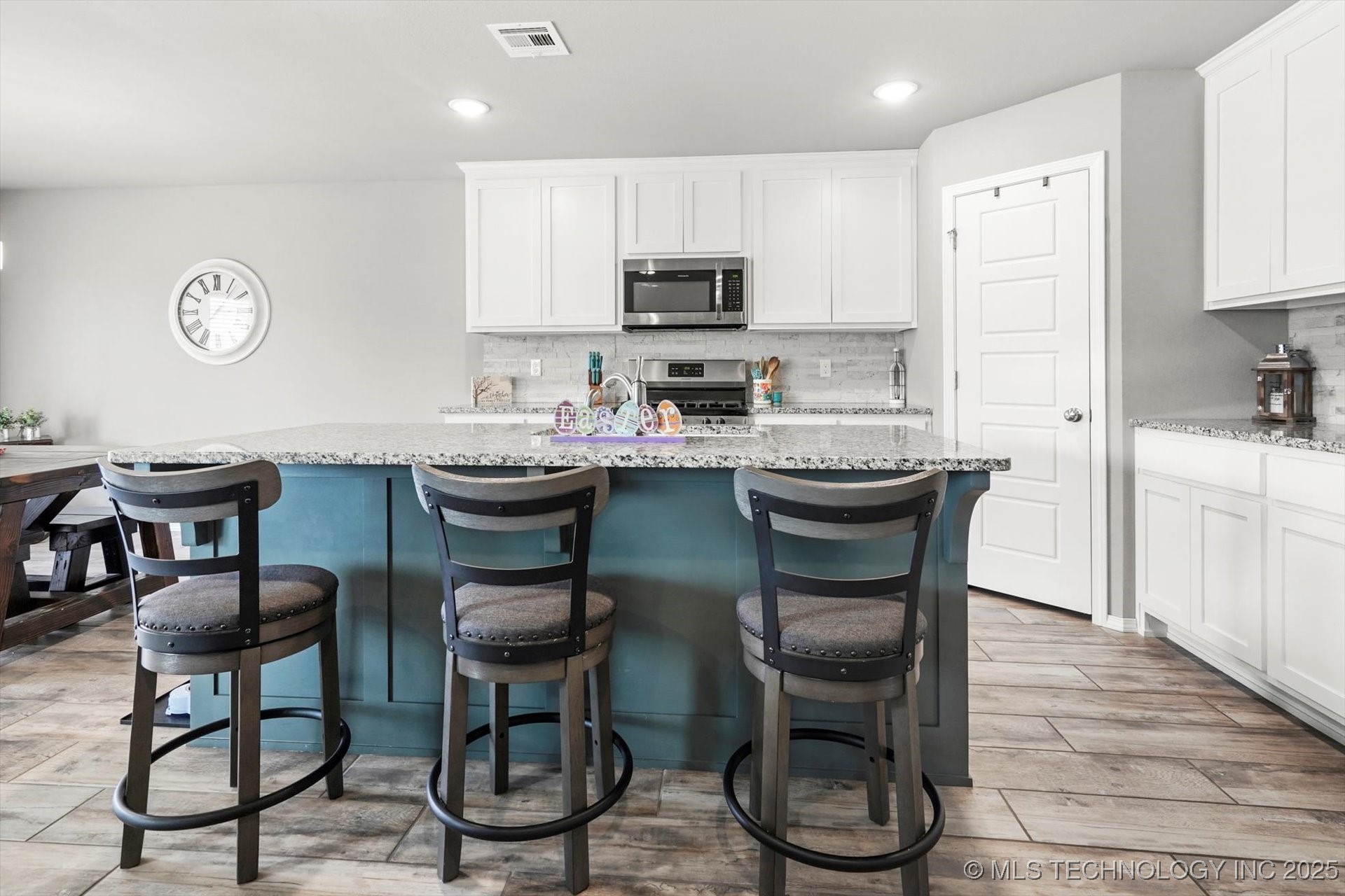 10102 S 232nd East Avenue Property Photo 9