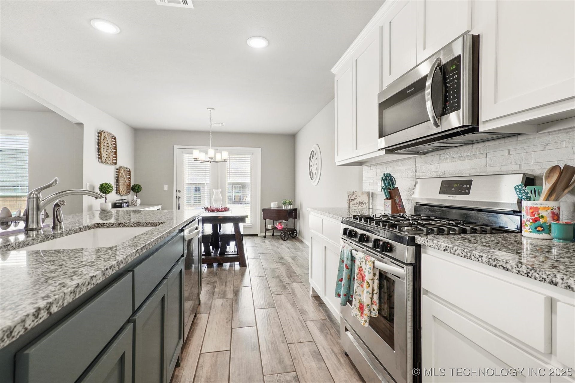 10102 S 232nd East Avenue Property Photo 12