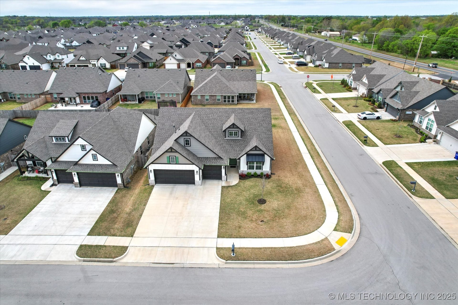 10102 S 232nd East Avenue Property Photo 35