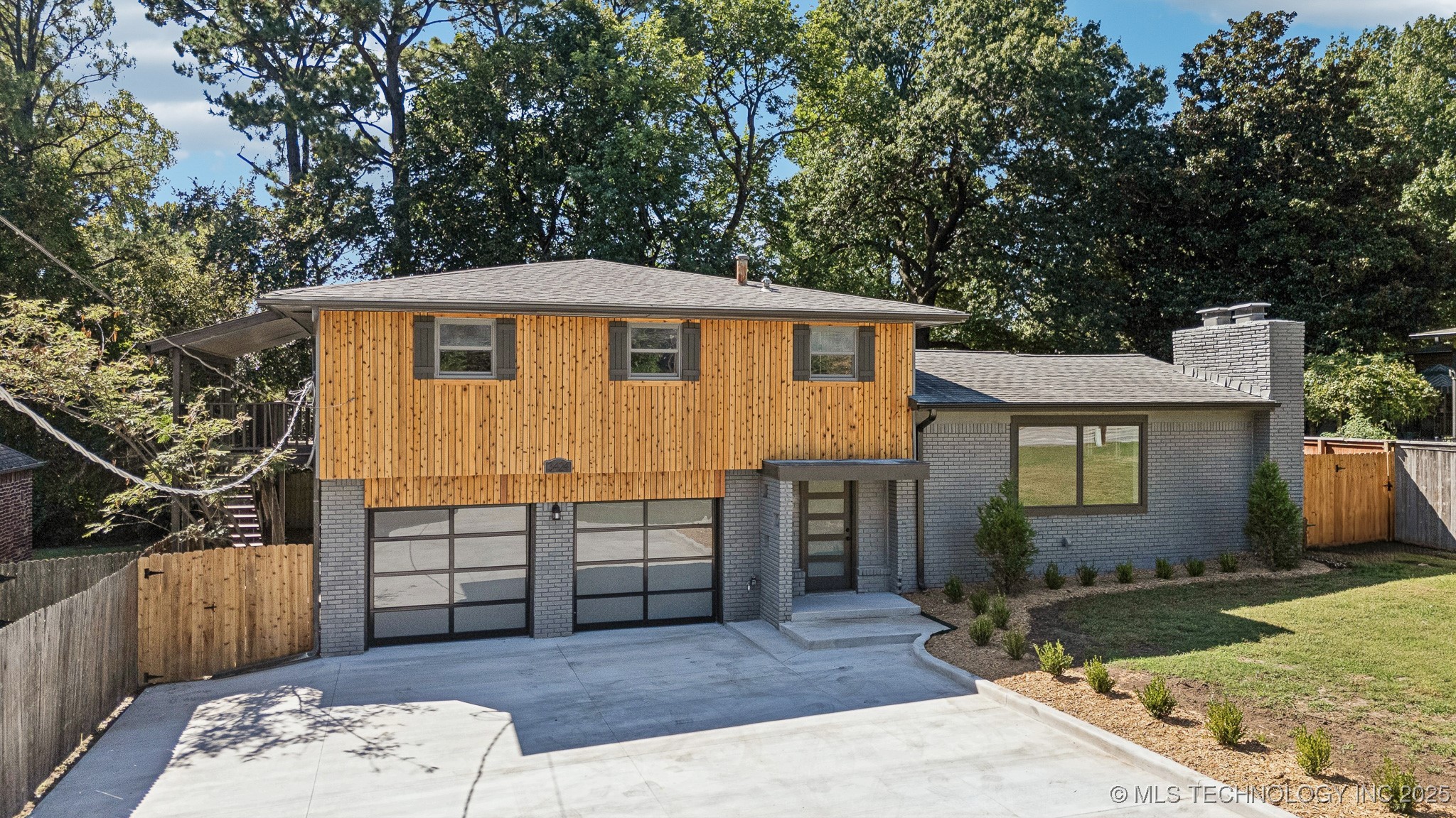 3424 E 41st Street Property Photo 3