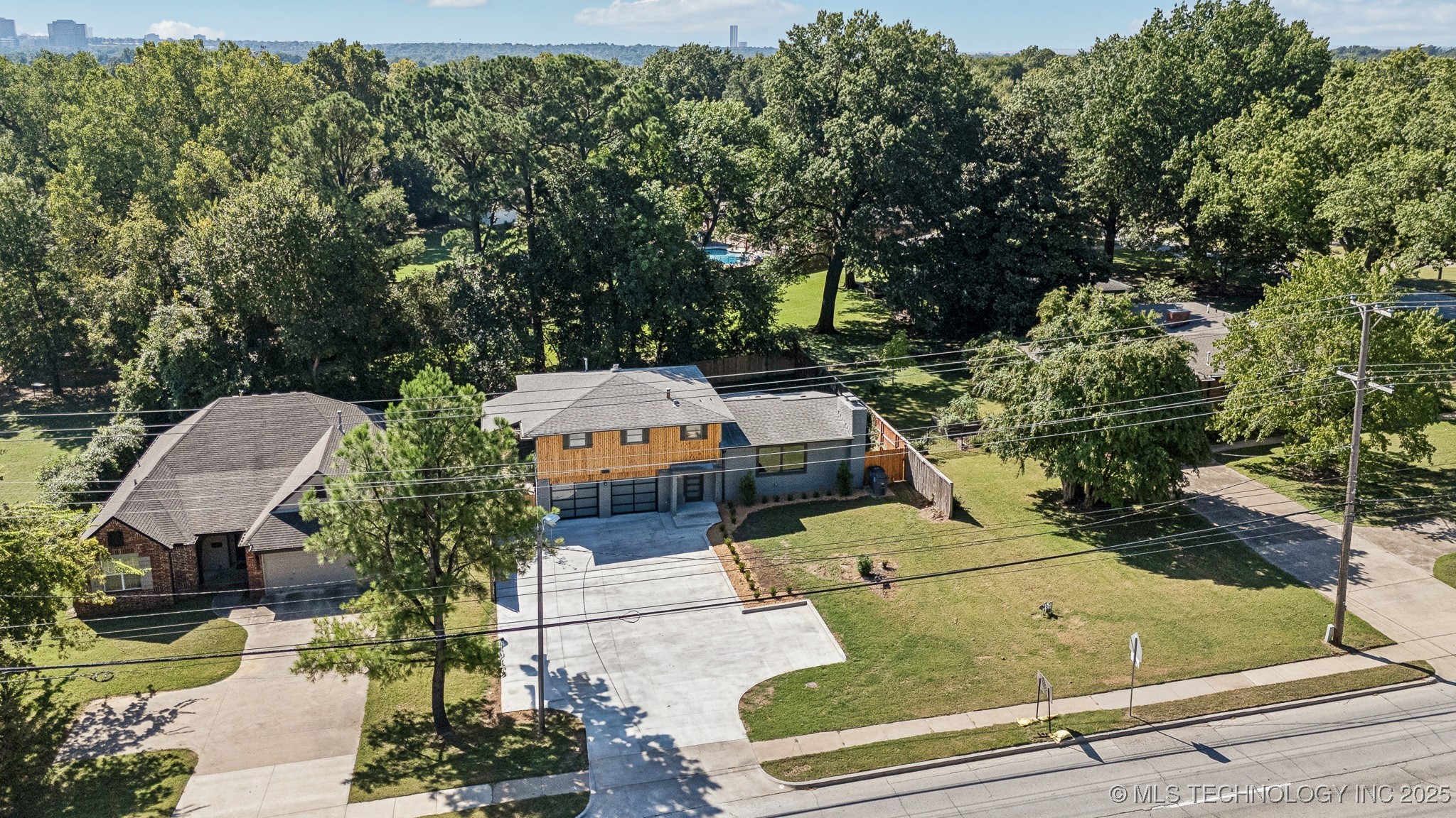 3424 E 41st Street Property Photo 4