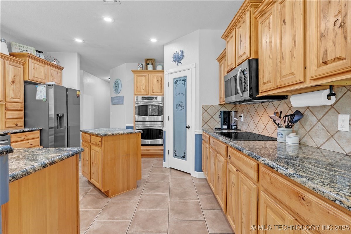 26390 E 51st Street S Property Photo 11