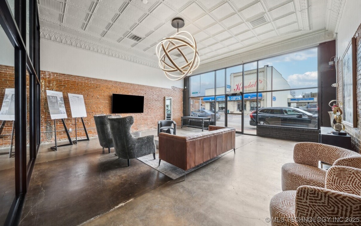 219 E Rogers Boulevard Property Photo 3