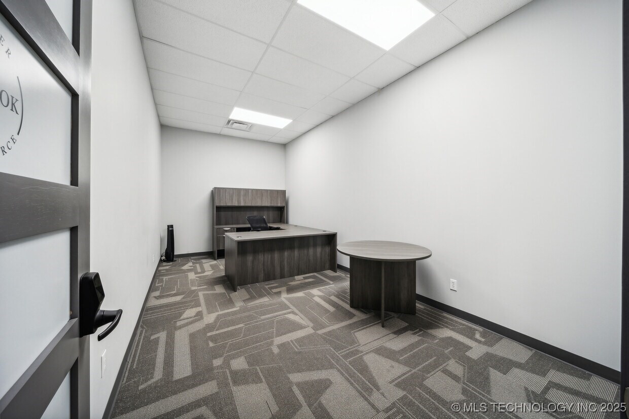 219 E Rogers Boulevard Property Photo 8