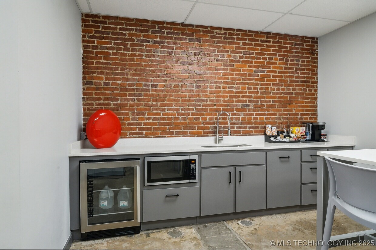 219 E Rogers Boulevard Property Photo 10