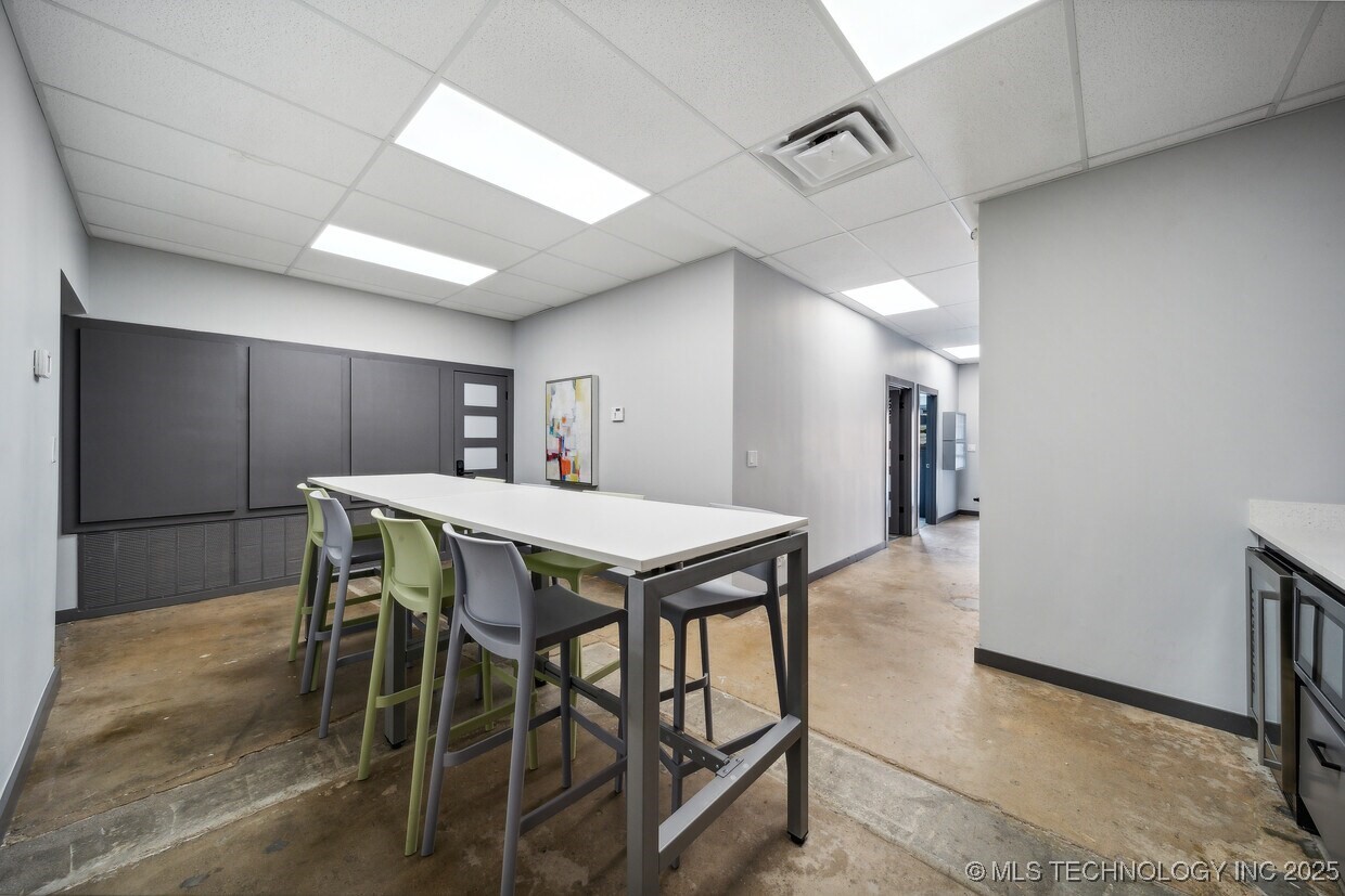 219 E Rogers Boulevard Property Photo 11