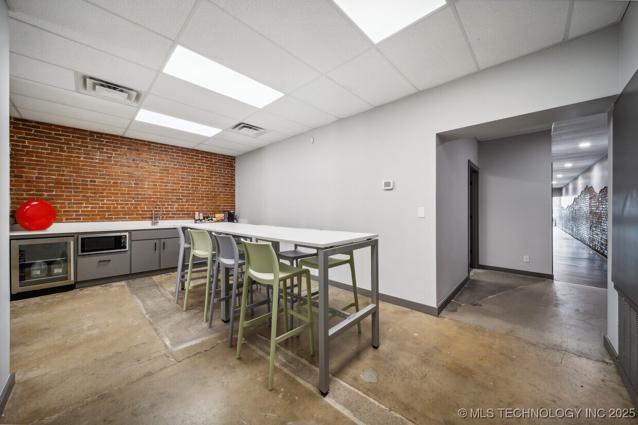 219 E Rogers Boulevard Property Photo 12