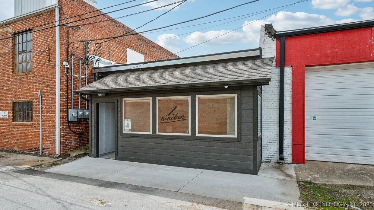 219 E Rogers Boulevard Property Photo 16