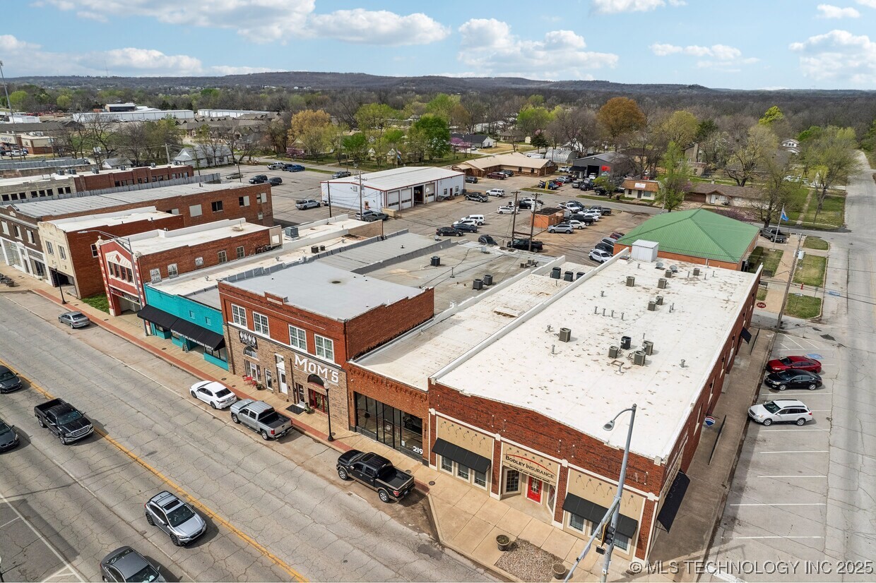 219 E Rogers Boulevard Property Photo 18