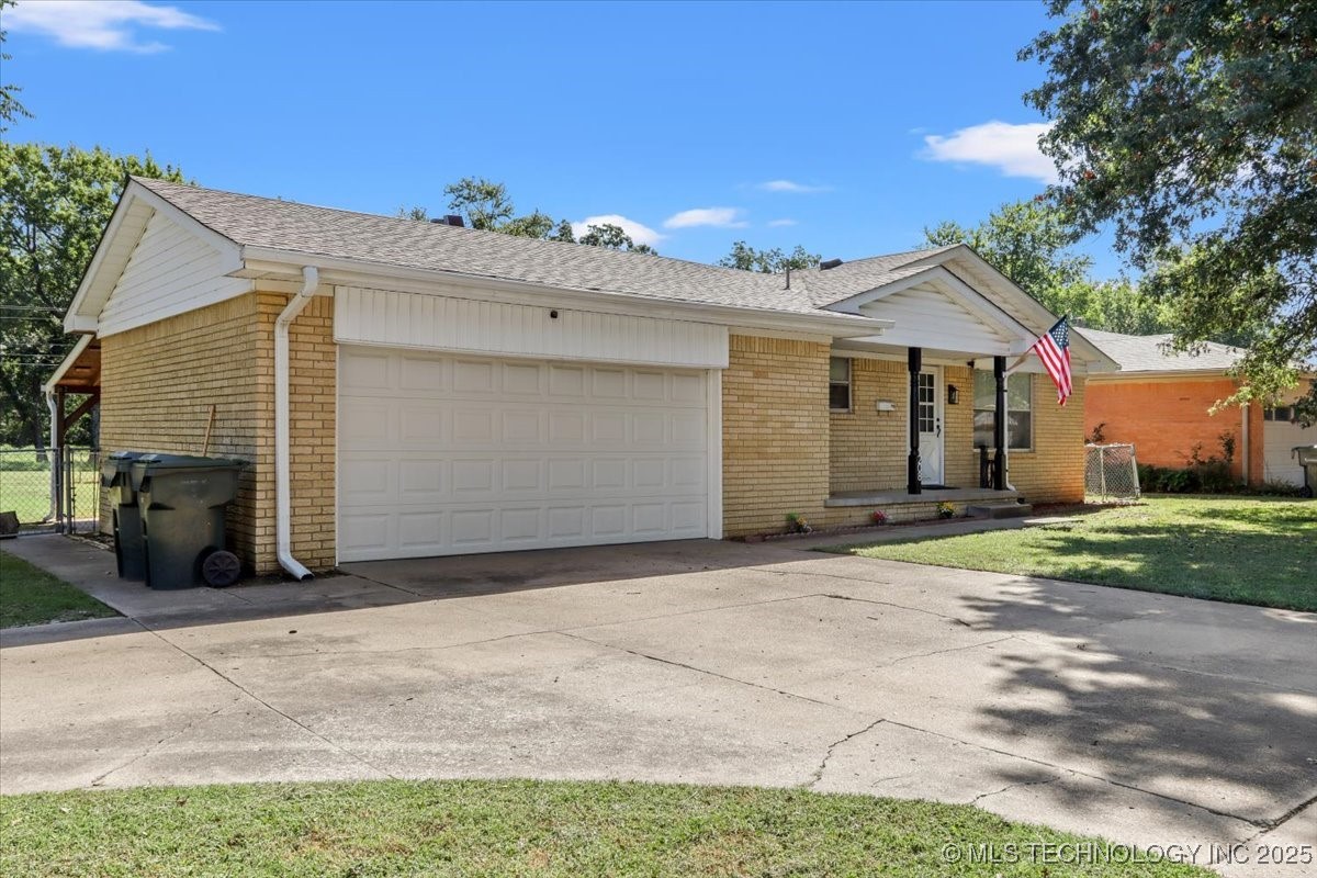 208 N Chambers Trail Property Photo 2