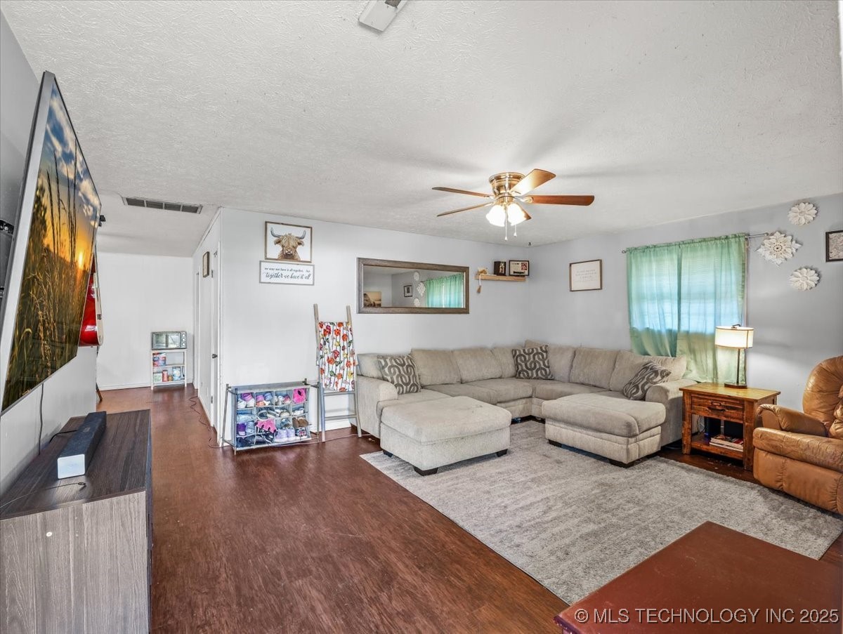 208 N Chambers Trail Property Photo 7