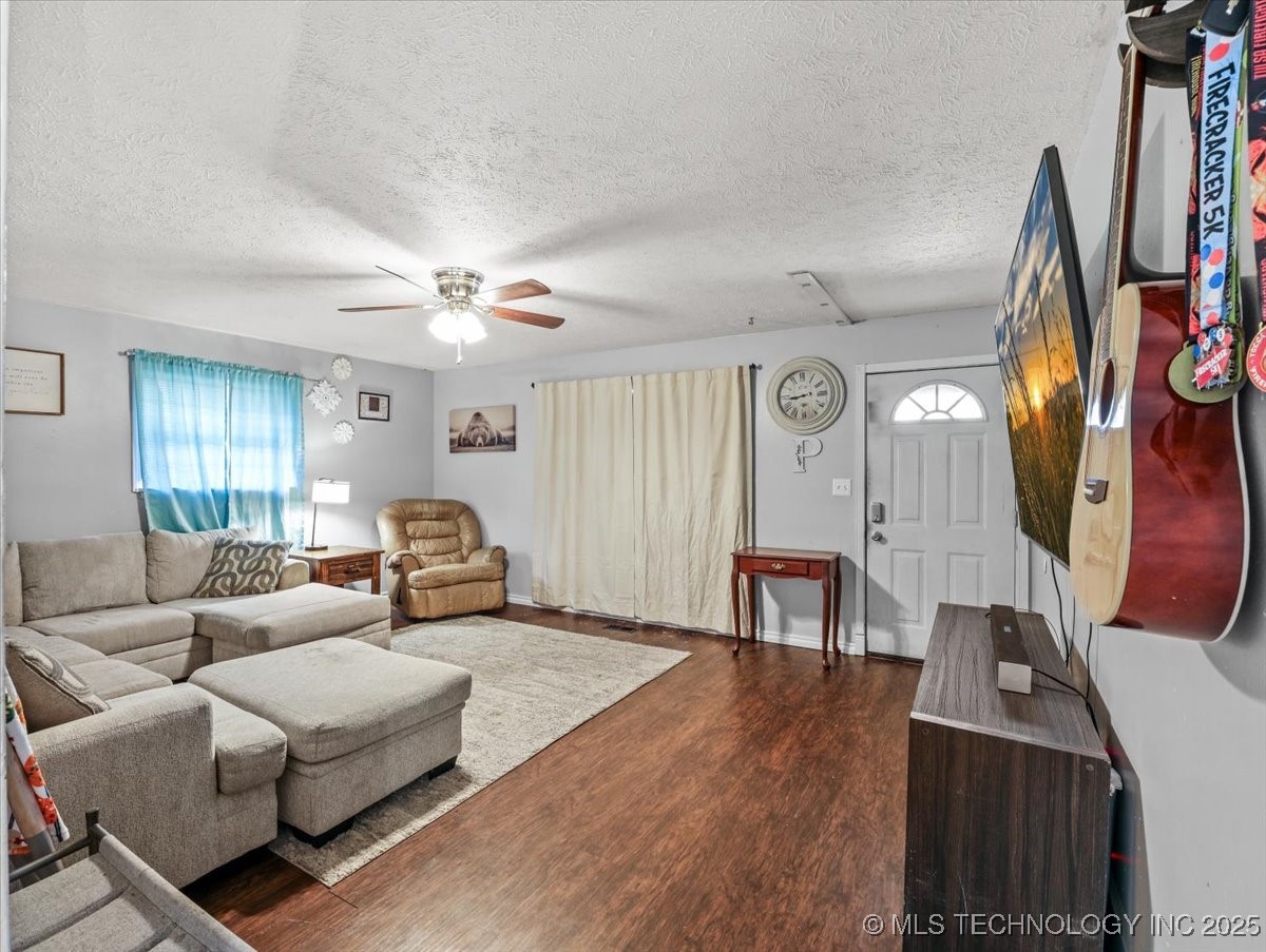 208 N Chambers Trail Property Photo 8