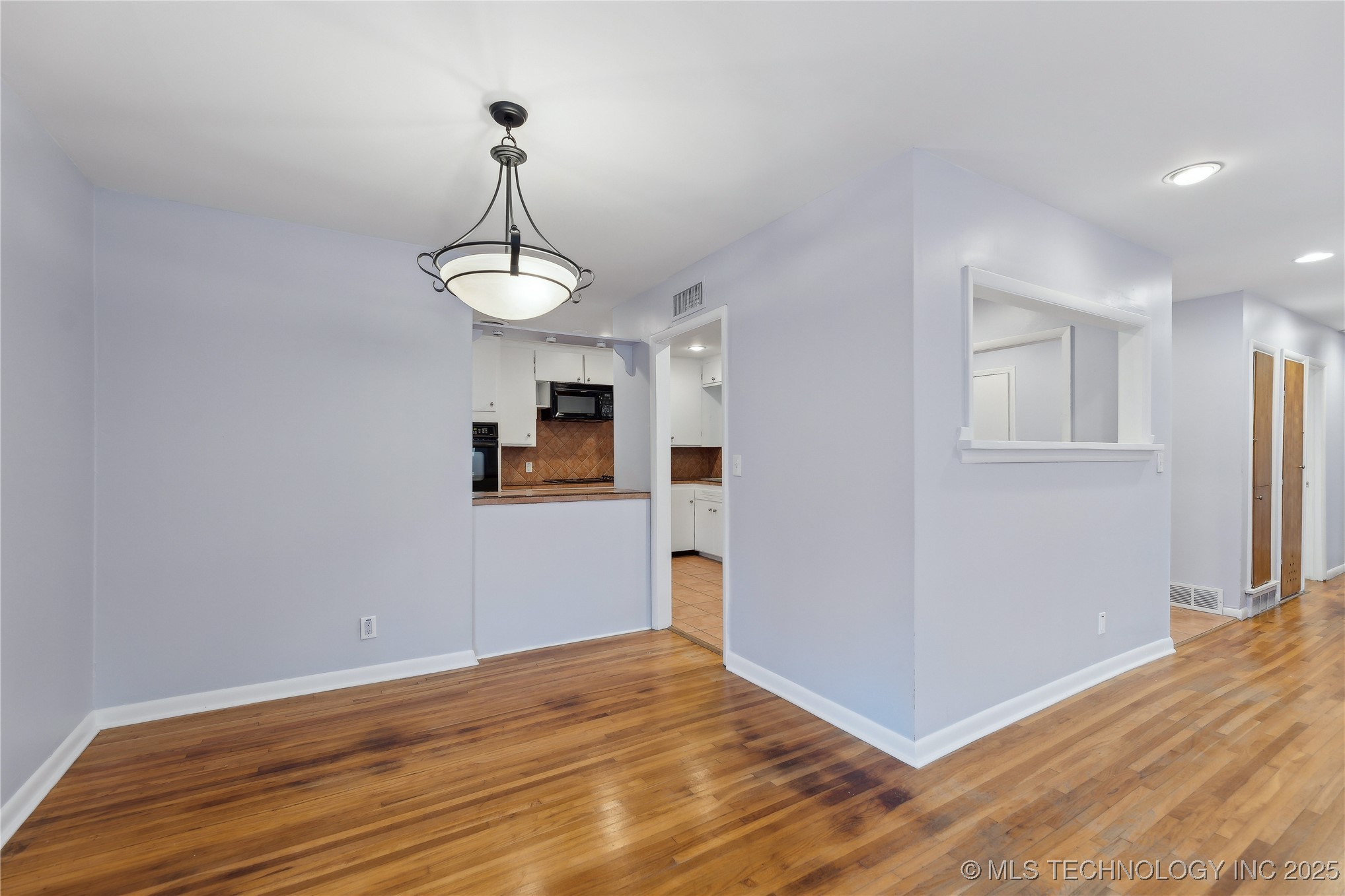 5734 E 24th Place Property Photo 8