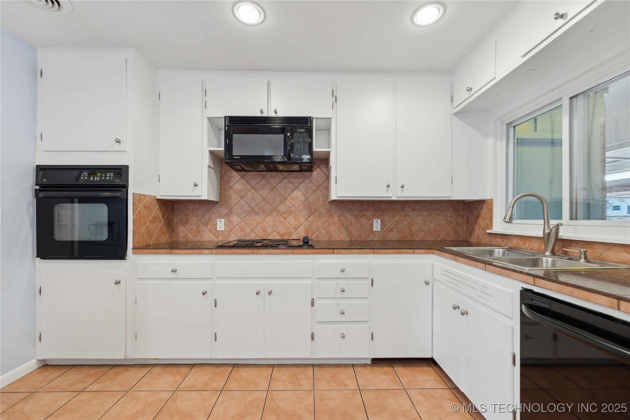 5734 E 24th Place Property Photo 9