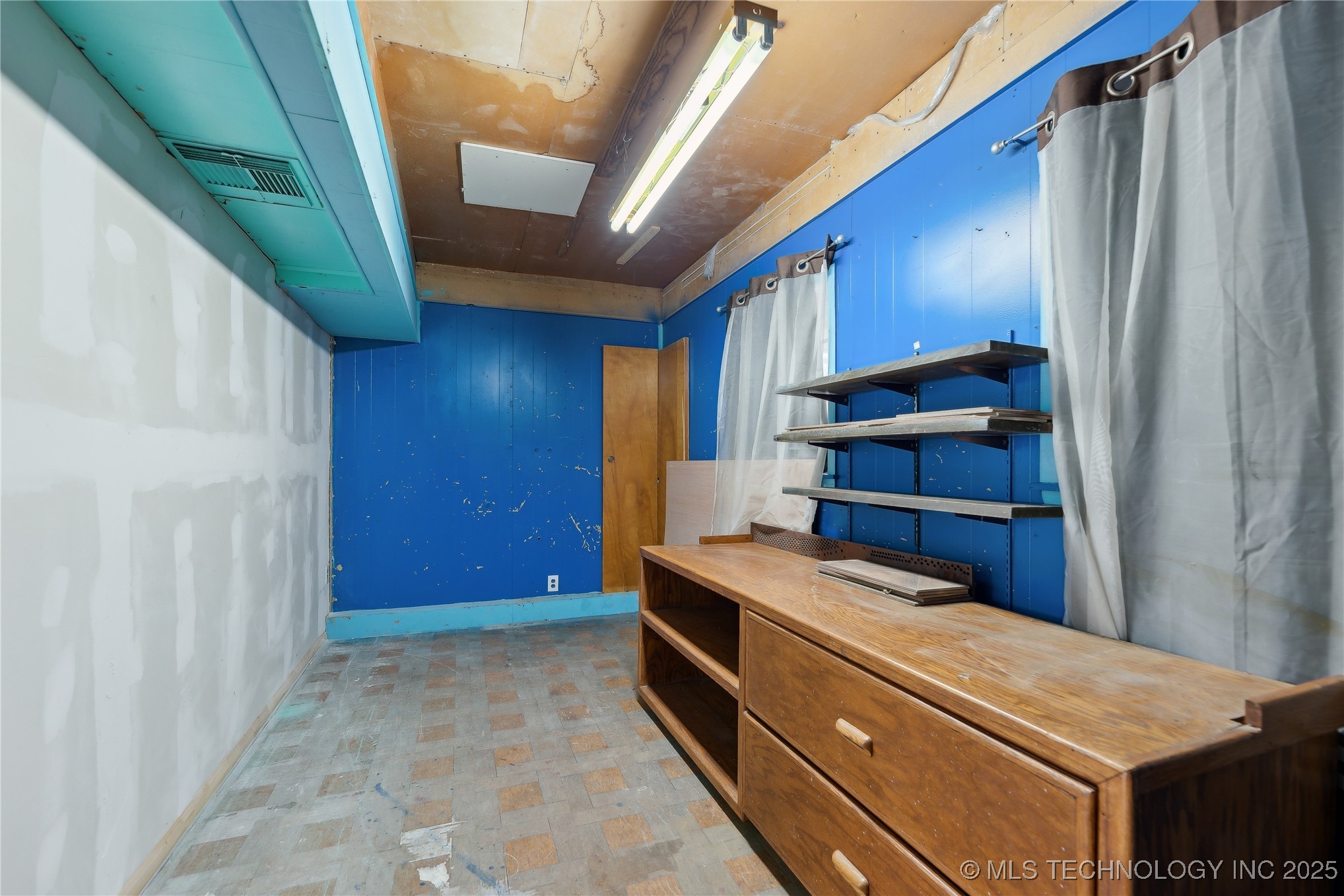 5734 E 24th Place Property Photo 17