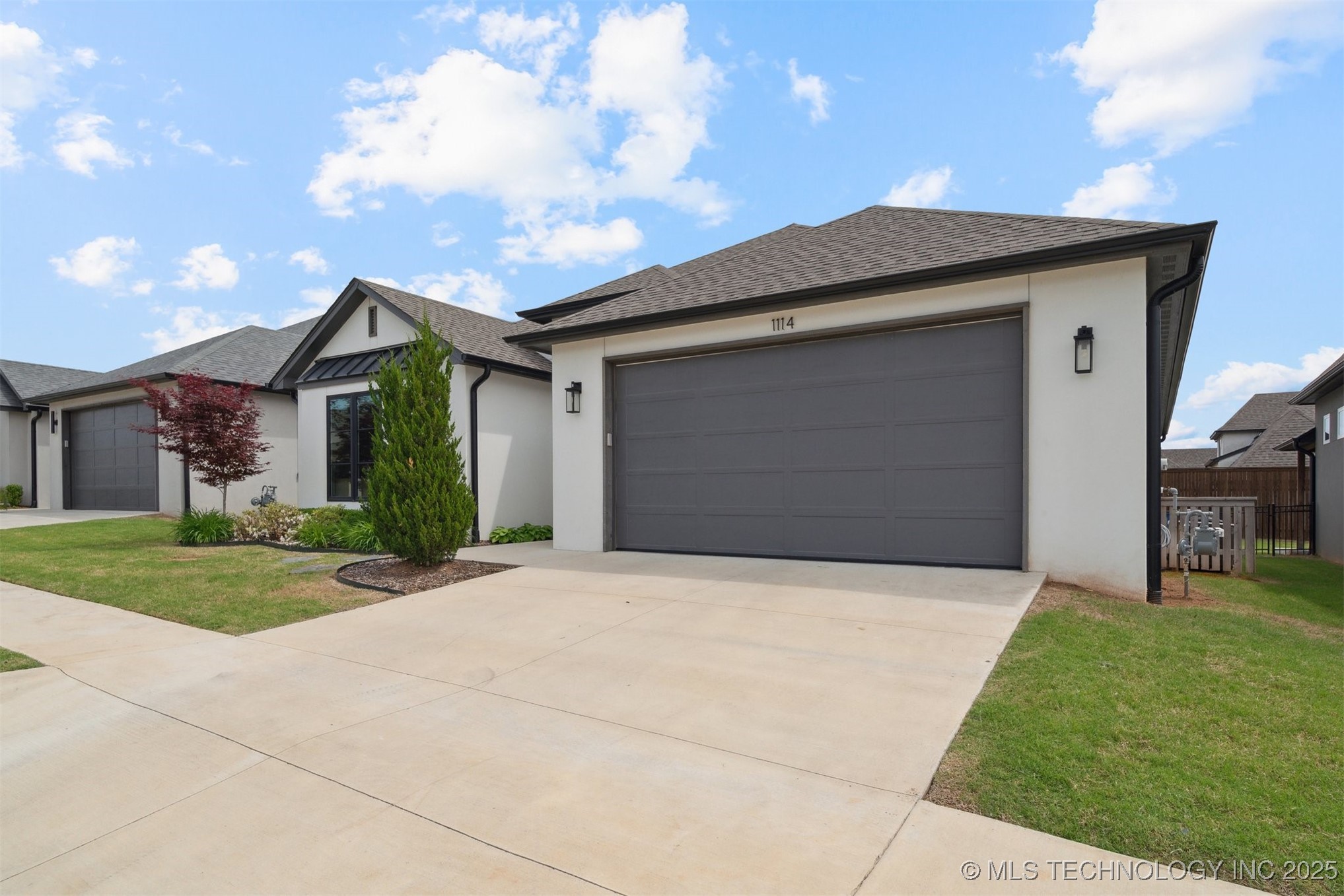 1114 W 86th Street S Property Photo 2