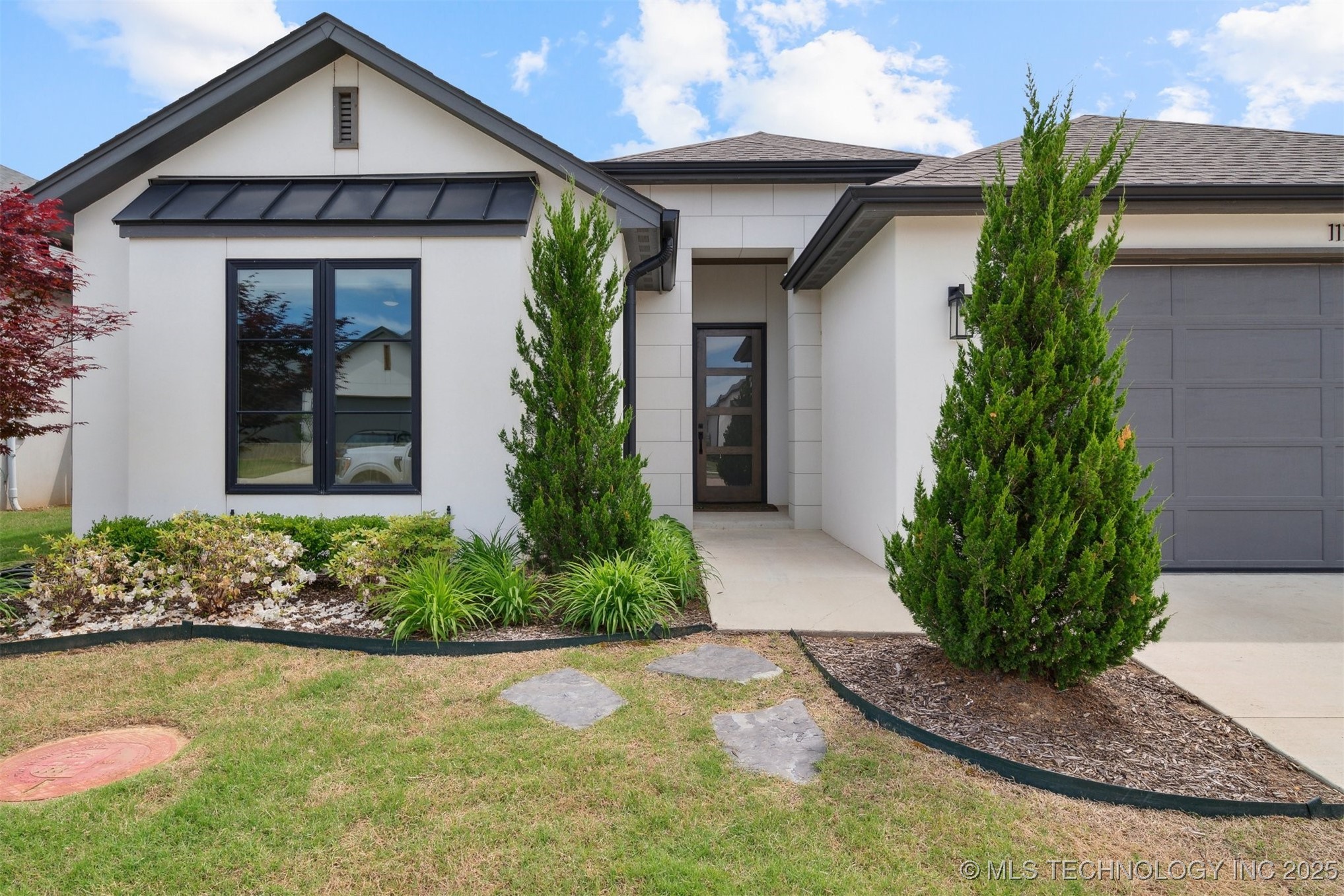 1114 W 86th Street S Property Photo 3