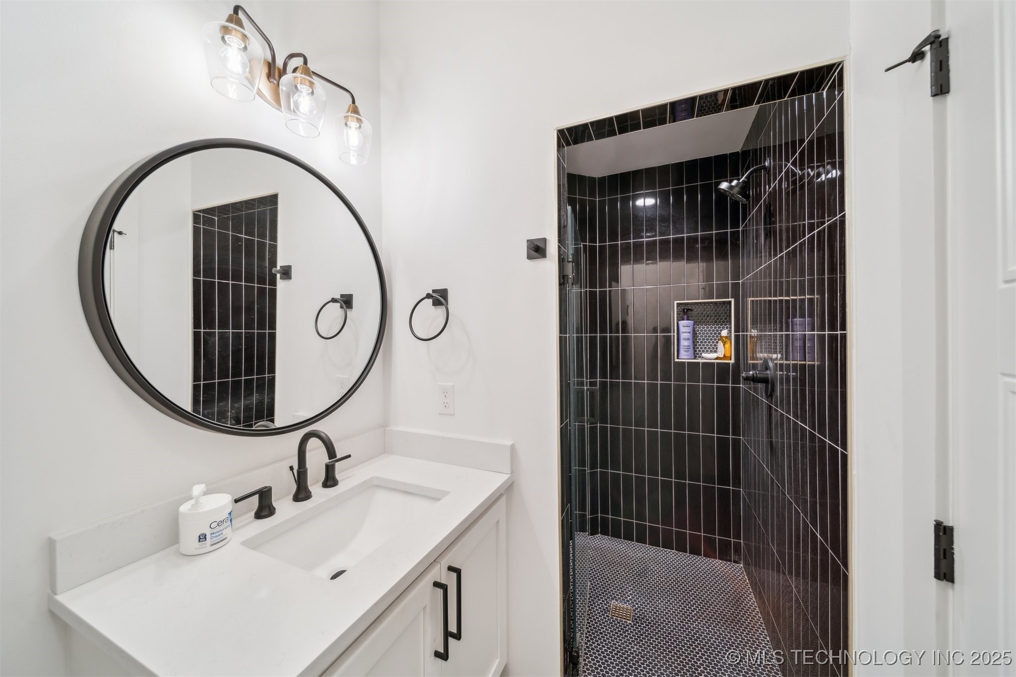 1114 W 86th Street S Property Photo 11