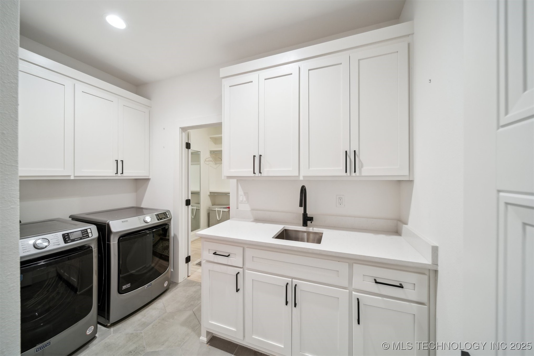 1114 W 86th Street S Property Photo 17