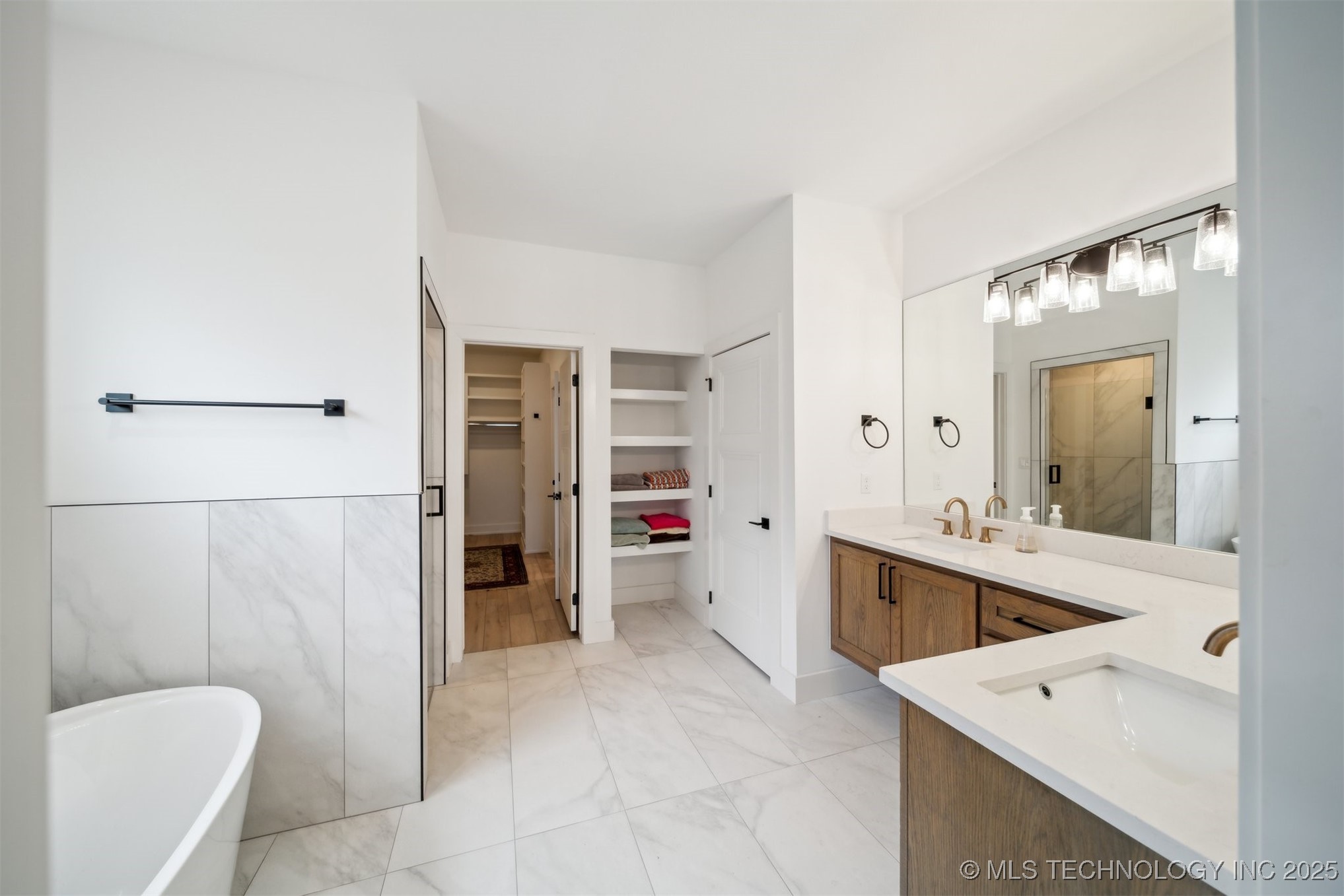 1114 W 86th Street S Property Photo 20