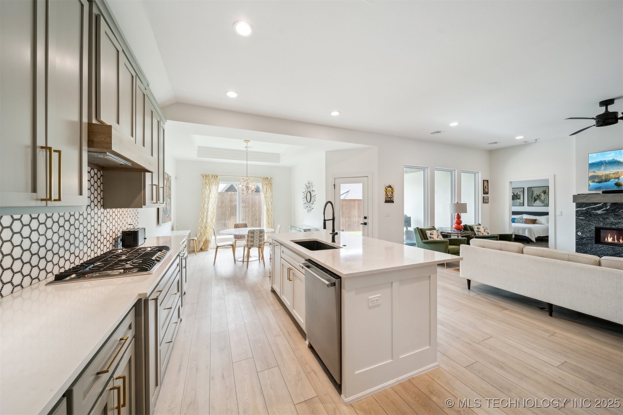 1114 W 86th Street S Property Photo 39