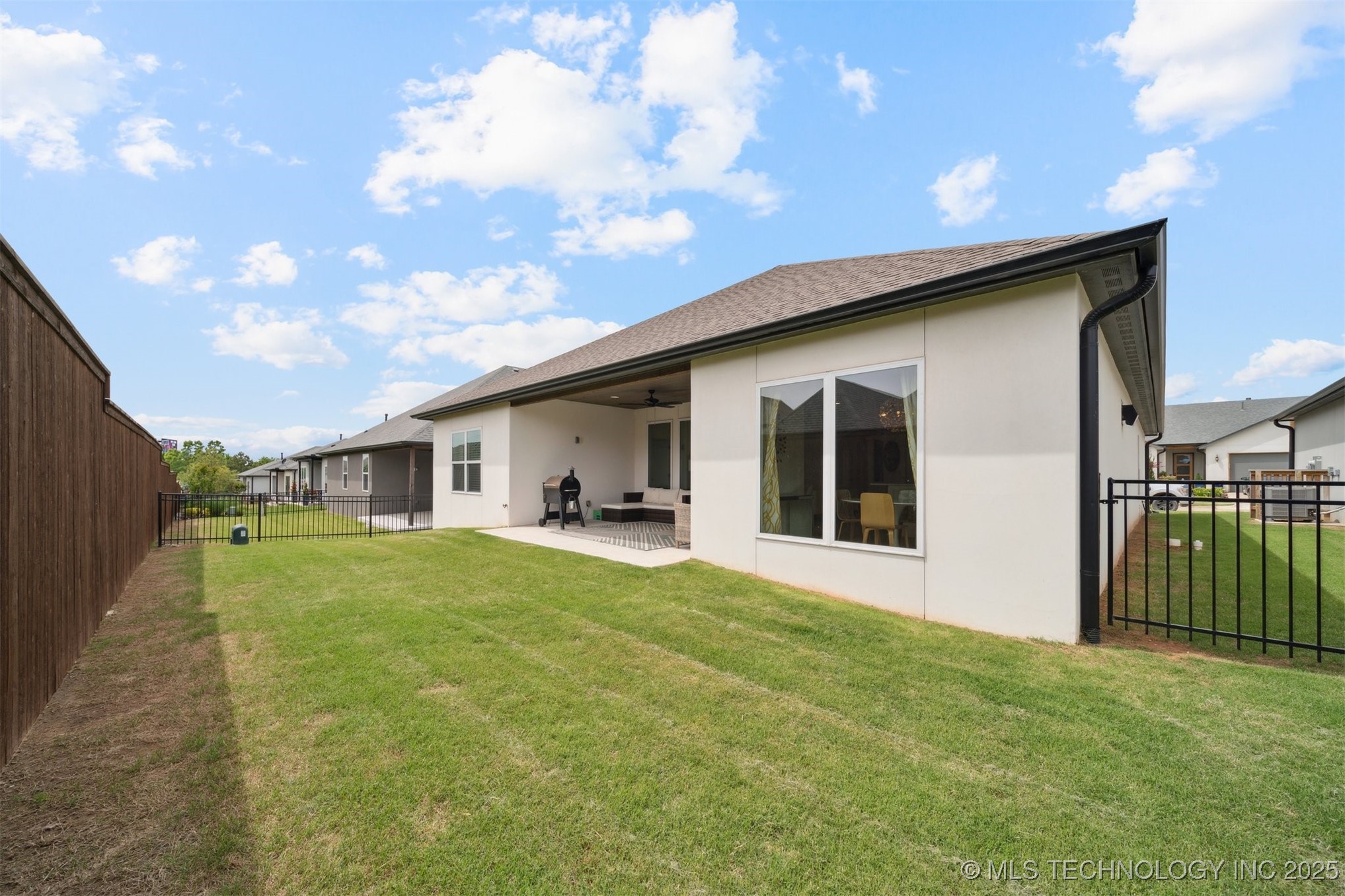 1114 W 86th Street S Property Photo 44