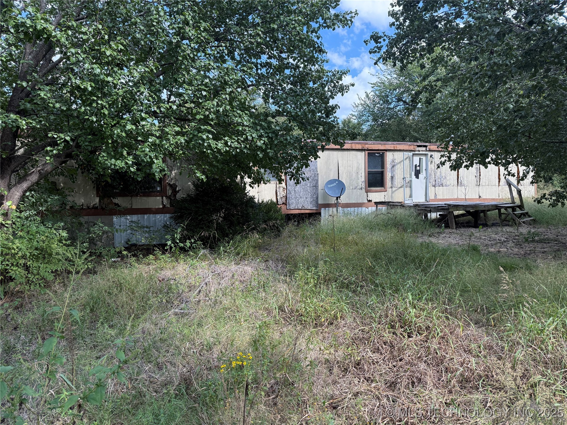 2048 Mockingbird Property Photo 2