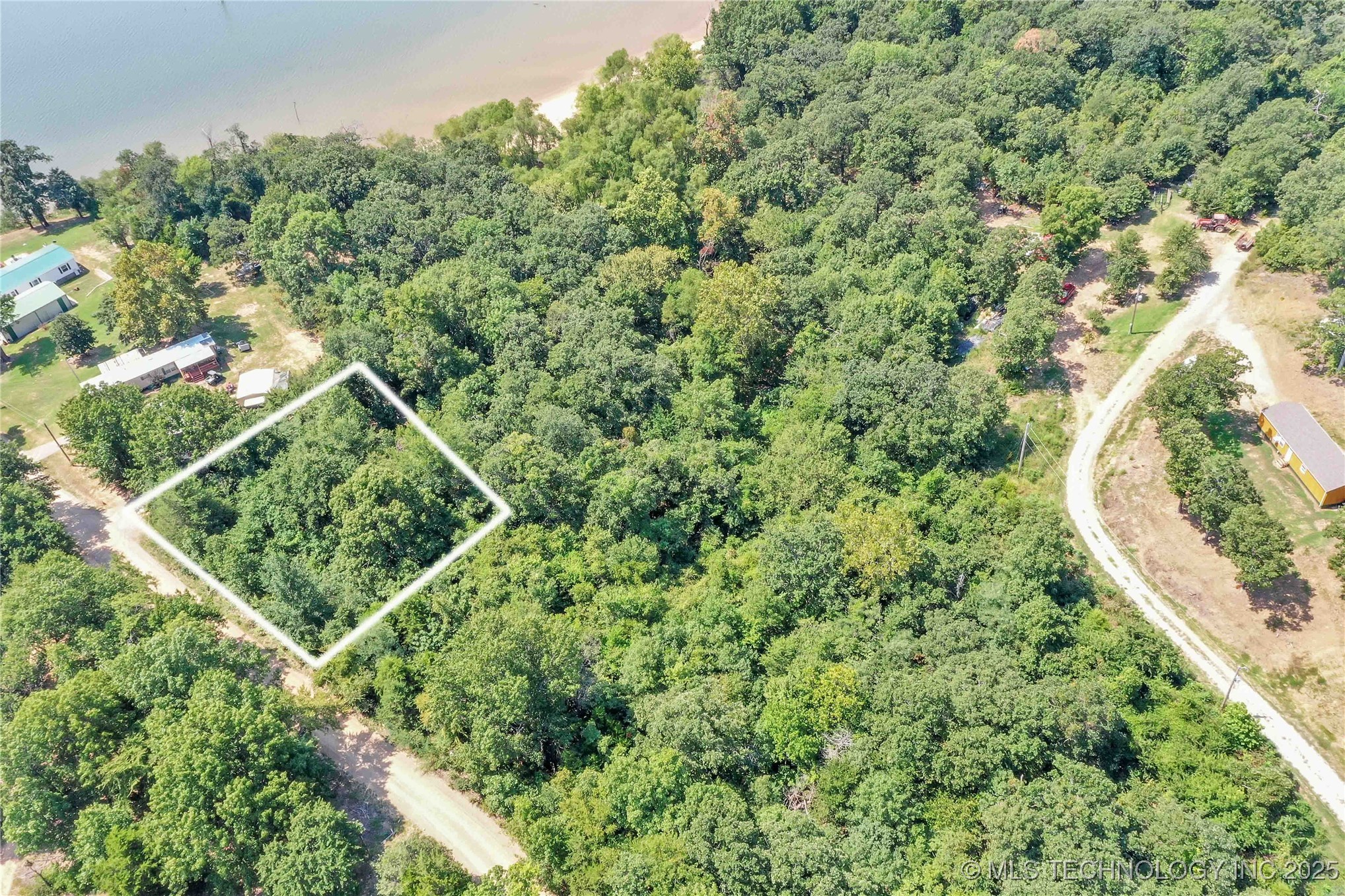 1173 Eagle Loop Drive Property Photo 3