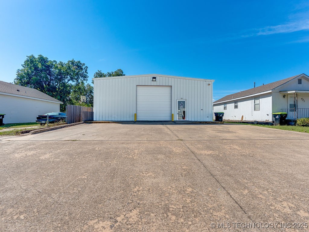 419 W 13th Property Photo 3